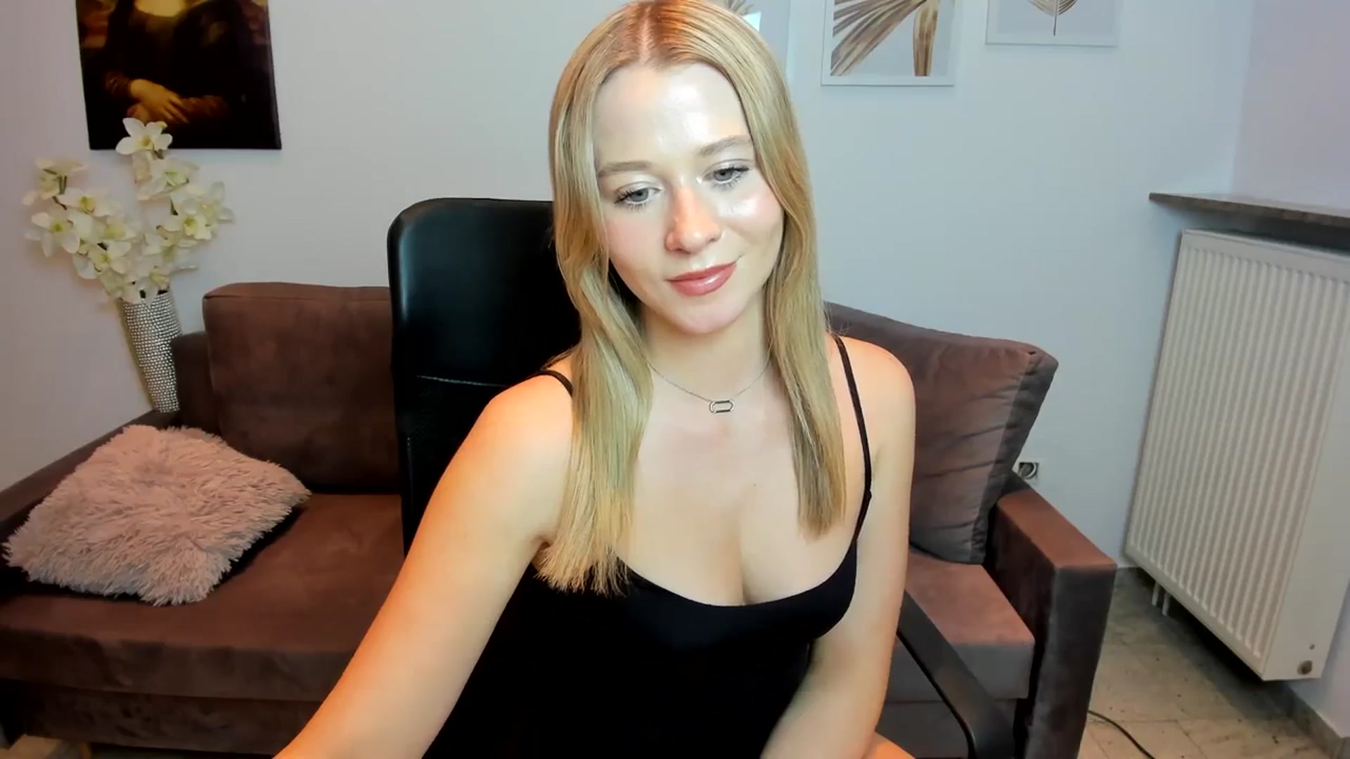 Gallery image thumbnail from PinkCorall's myfreecams stream on, 11/26/2023, 21:03 image 5 of 20