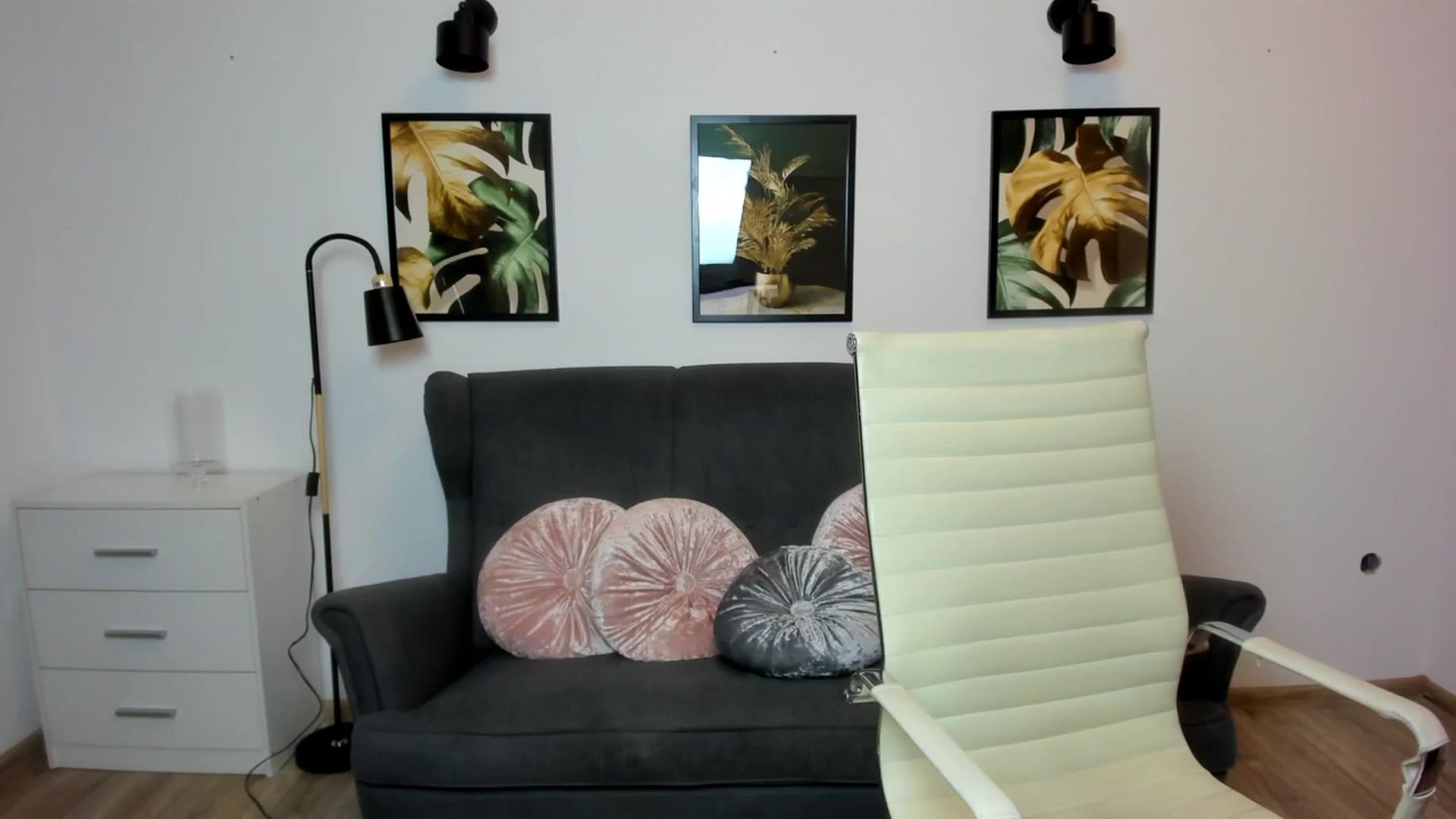 Gallery image thumbnail from PinkCorall's myfreecams stream on, 12/03/2023, 16:51 image 15 of 20
