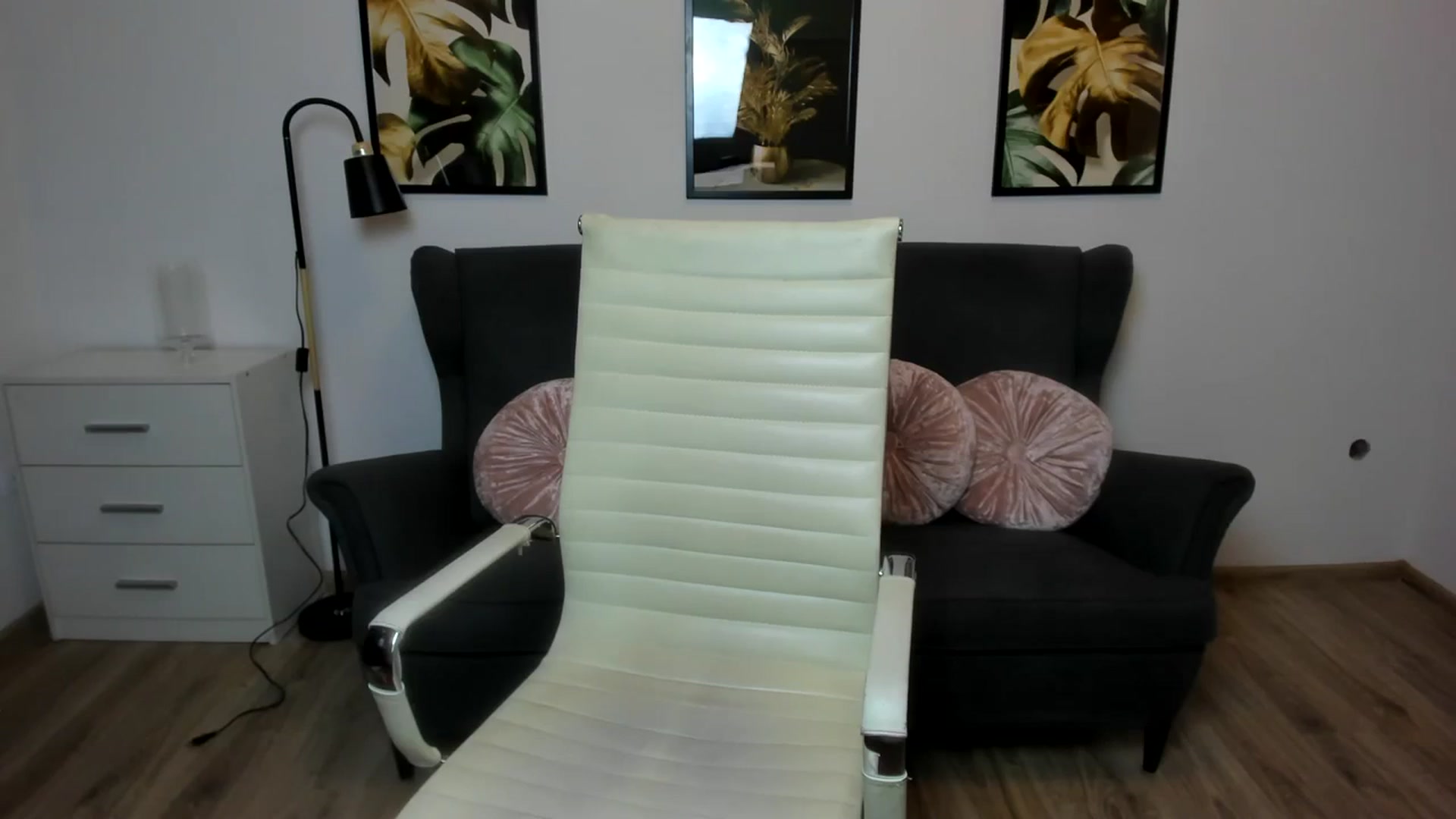 Gallery image thumbnail from PinkCorall's myfreecams stream on, 12/03/2023, 19:44 image 3 of 20