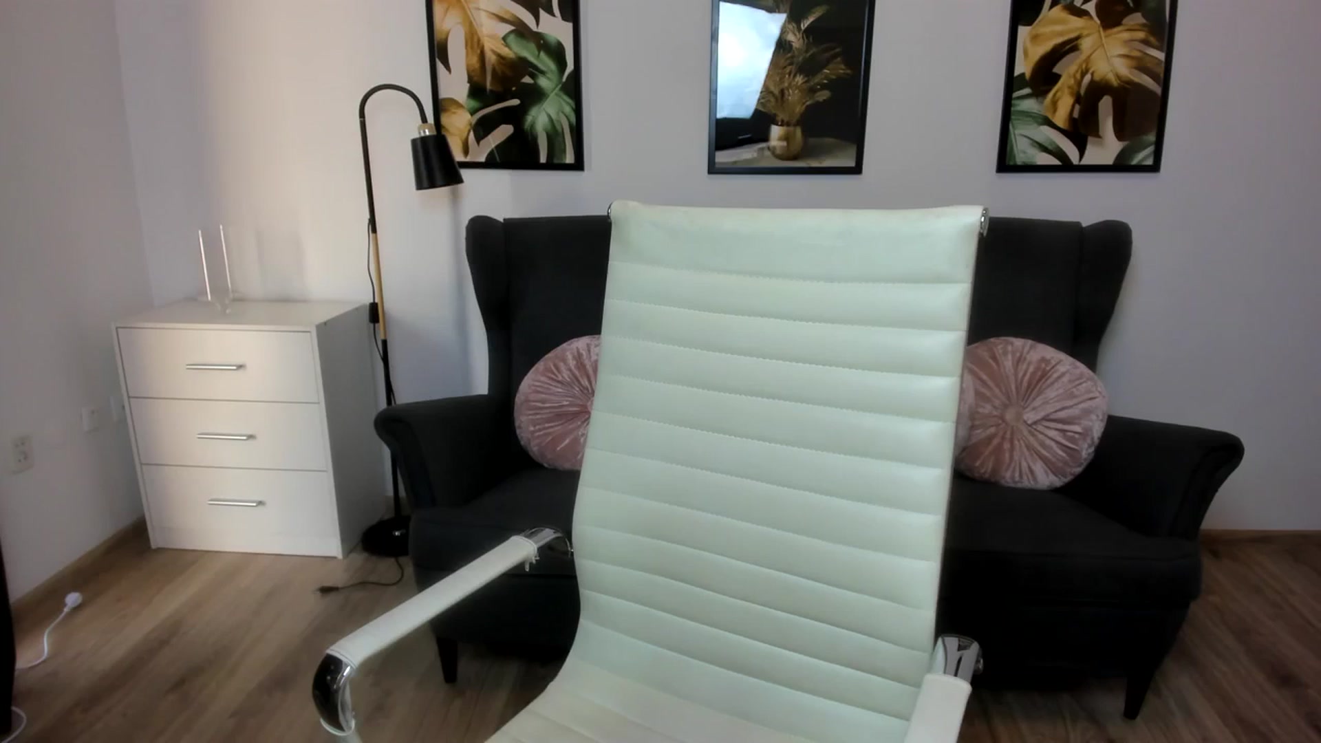 Gallery image thumbnail from PinkCorall's myfreecams stream on, 12/04/2023, 13:36 image 6 of 20