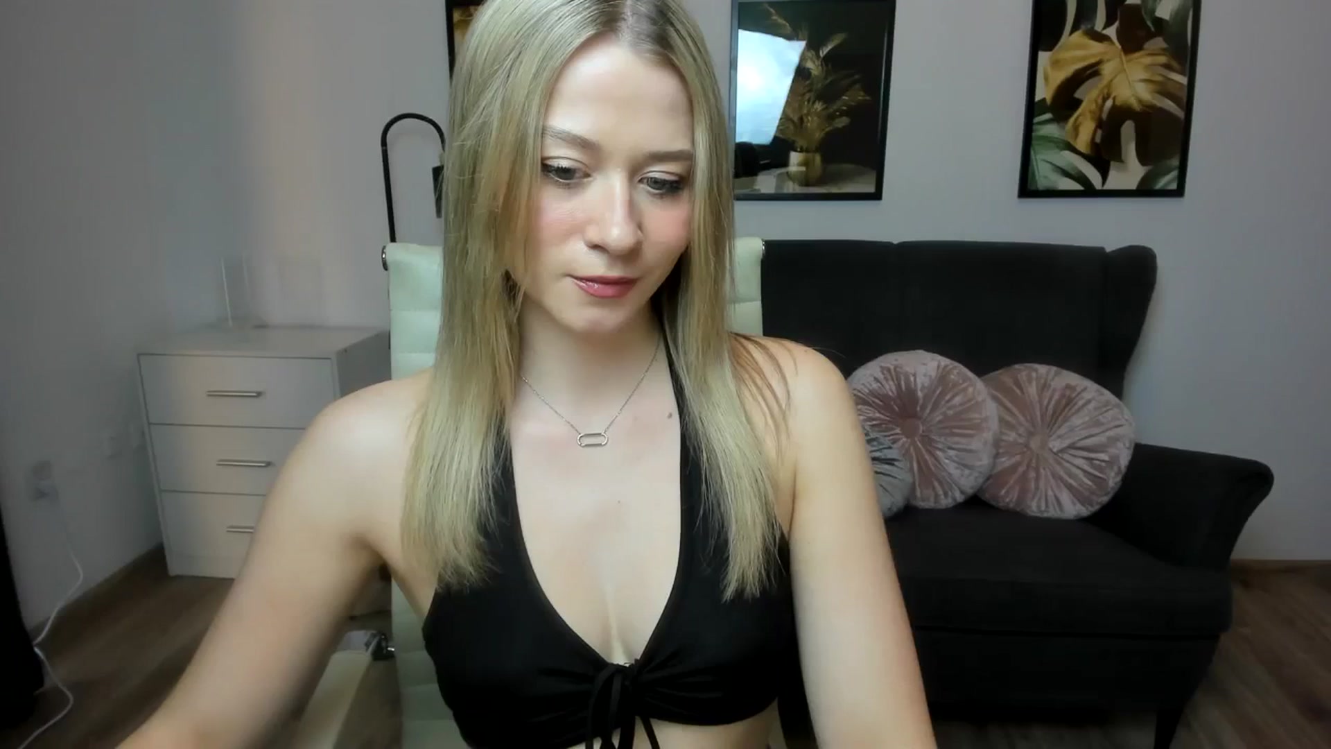 Gallery image thumbnail from PinkCorall's myfreecams stream on, 12/04/2023, 14:44 image 9 of 20