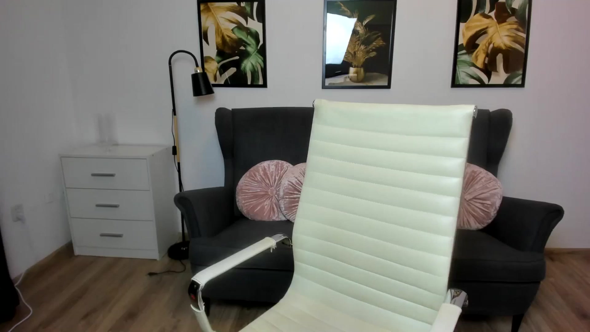 Gallery image thumbnail from PinkCorall's myfreecams stream on, 12/04/2023, 15:45 image 13 of 20