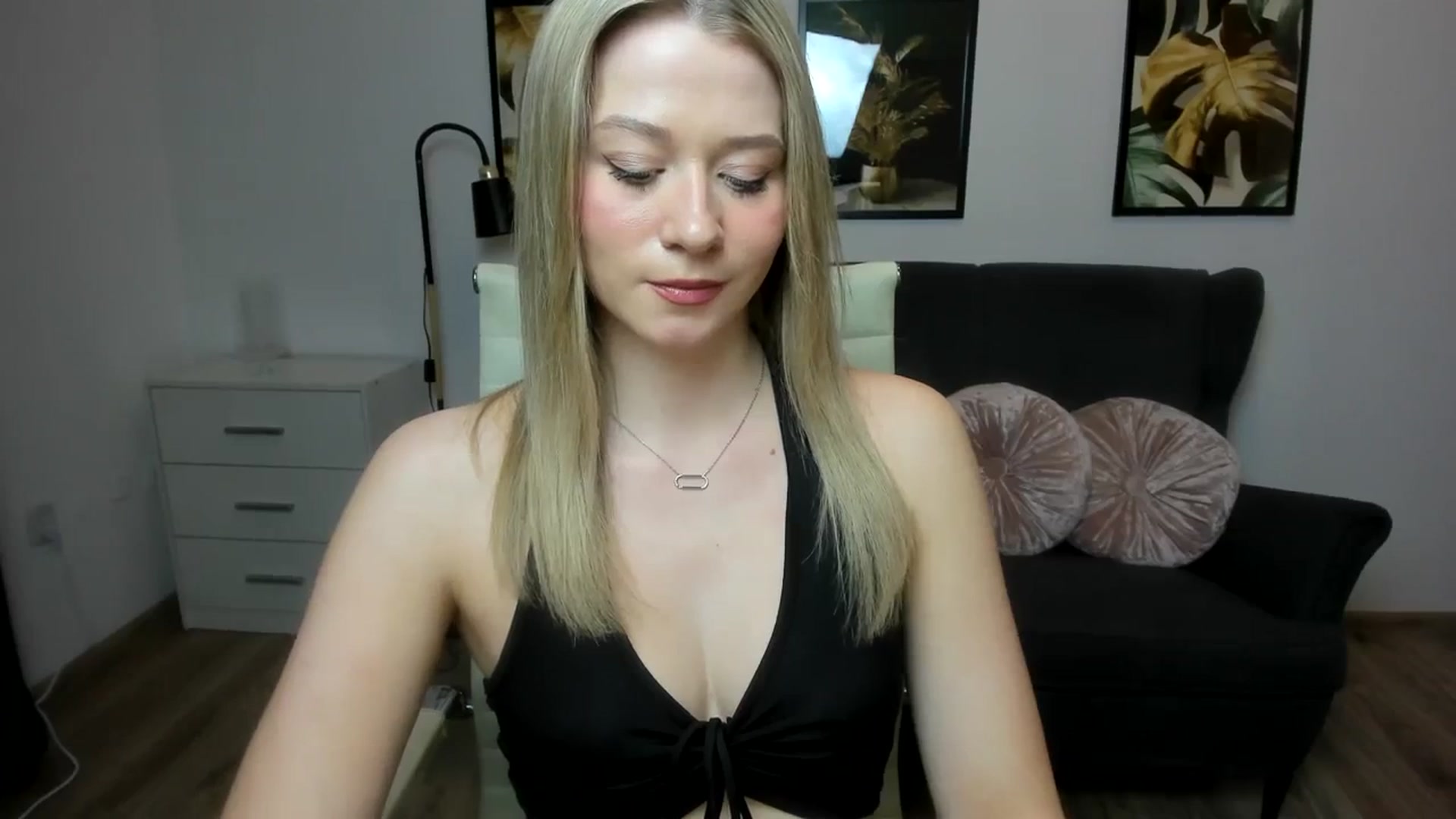 Gallery image thumbnail from PinkCorall's myfreecams stream on, 12/04/2023, 15:45 image 2 of 20