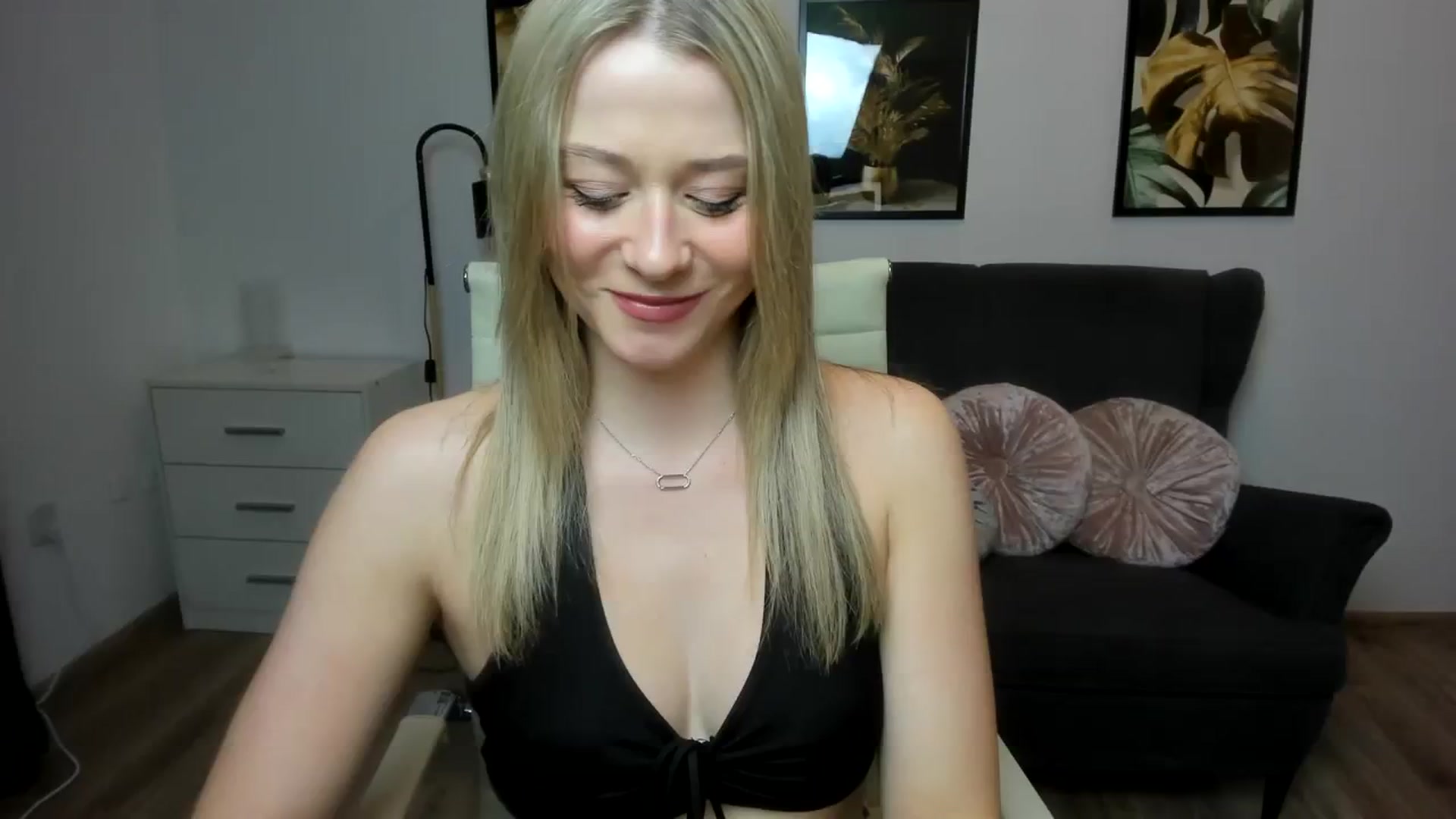 Gallery image thumbnail from PinkCorall's myfreecams stream on, 12/04/2023, 15:45 image 16 of 20