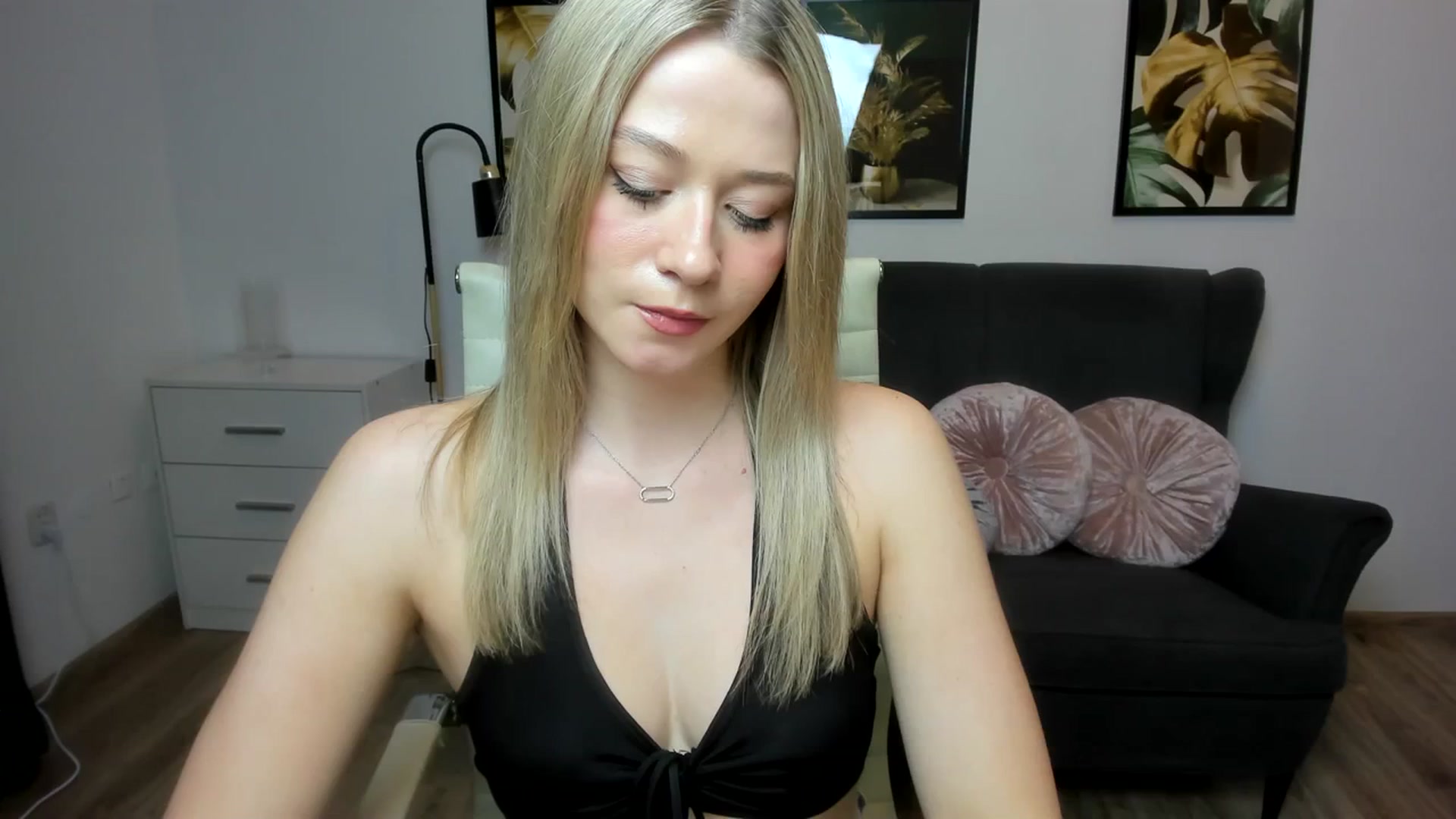Gallery image thumbnail from PinkCorall's myfreecams stream on, 12/04/2023, 15:45 image 18 of 20