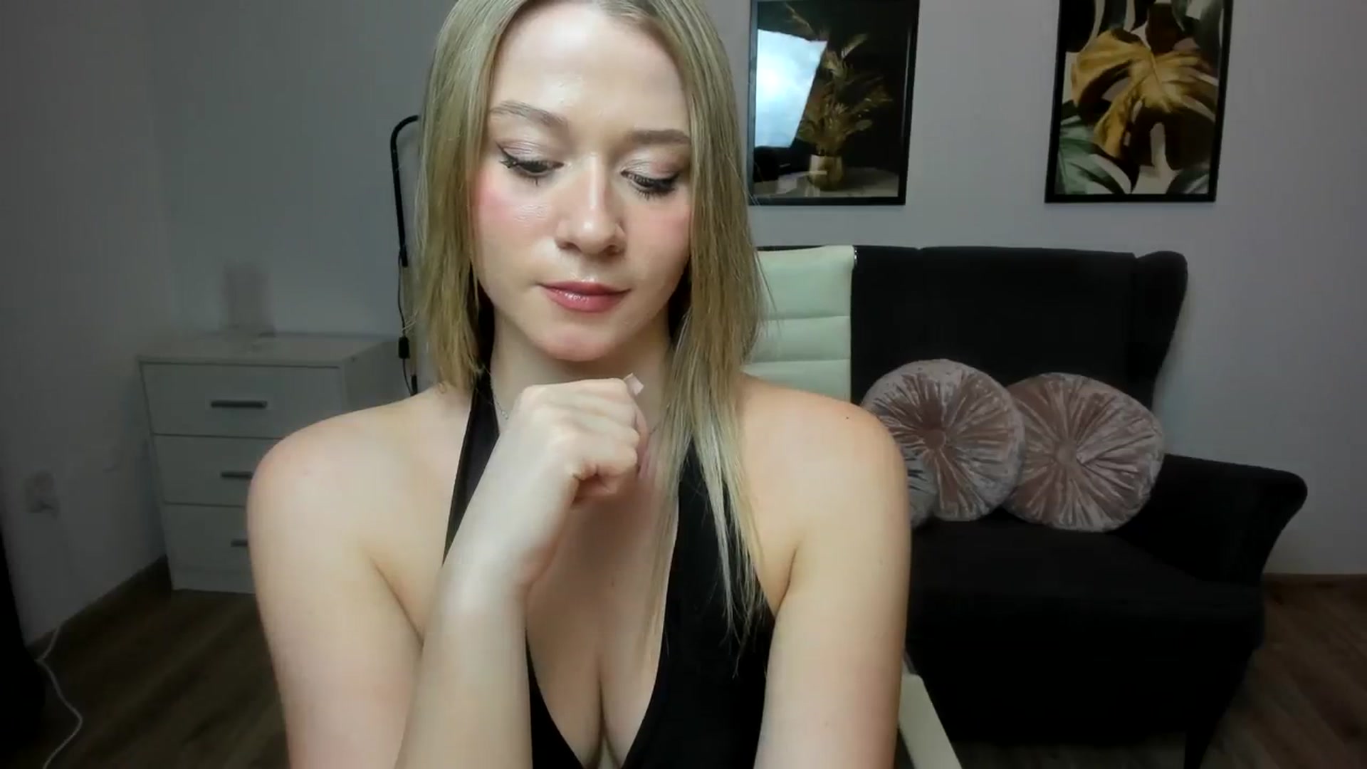 Gallery image thumbnail from PinkCorall's myfreecams stream on, 12/04/2023, 18:30 image 7 of 20