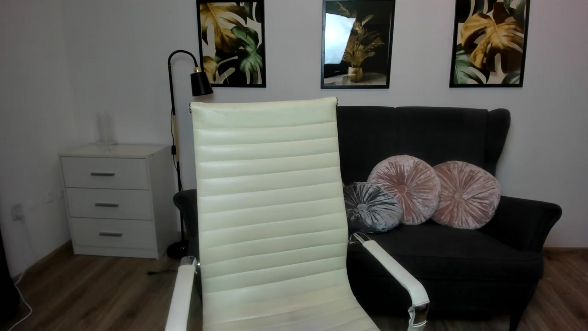 Gallery image thumbnail from PinkCorall's myfreecams stream on, 12/04/2023, 18:30 image 4 of 20