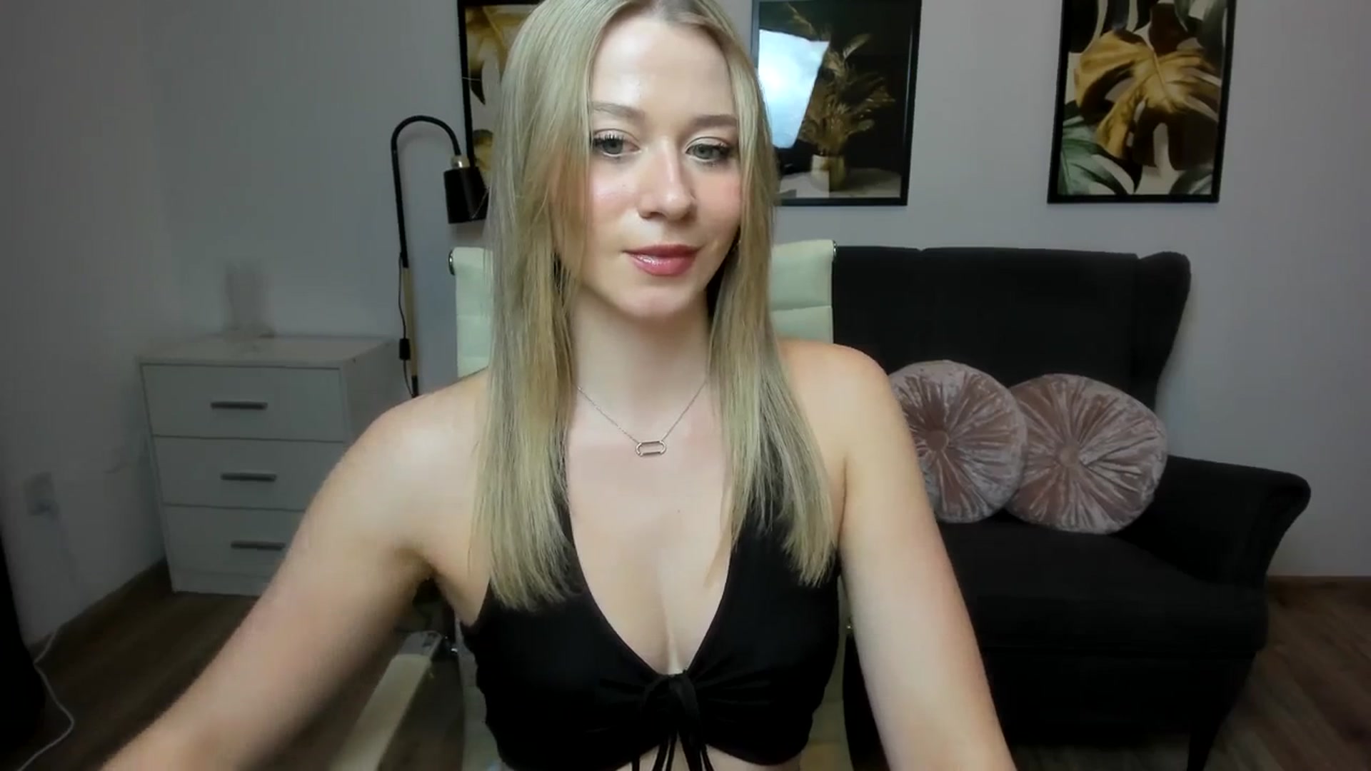 Gallery image thumbnail from PinkCorall's myfreecams stream on, 12/04/2023, 18:30 image 2 of 20