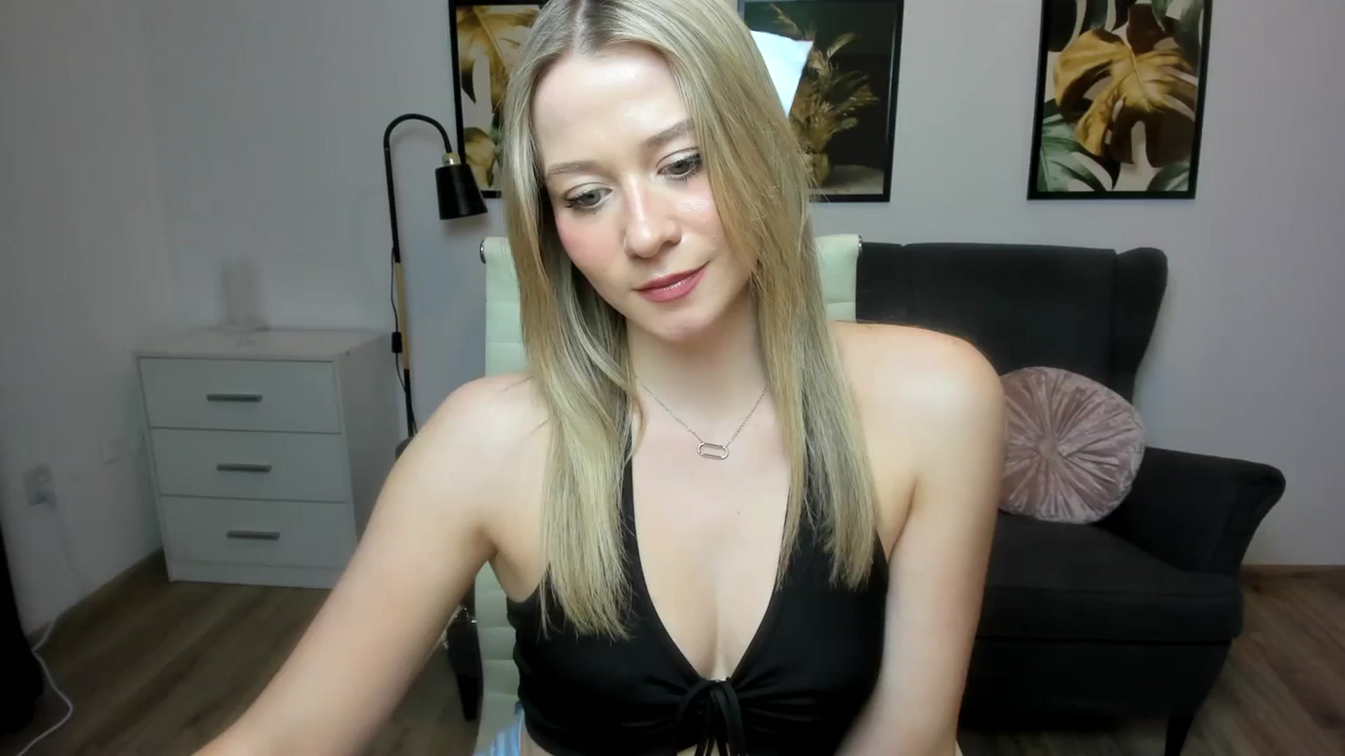 Gallery image thumbnail from PinkCorall's myfreecams stream on, 12/04/2023, 18:30 image 1 of 20