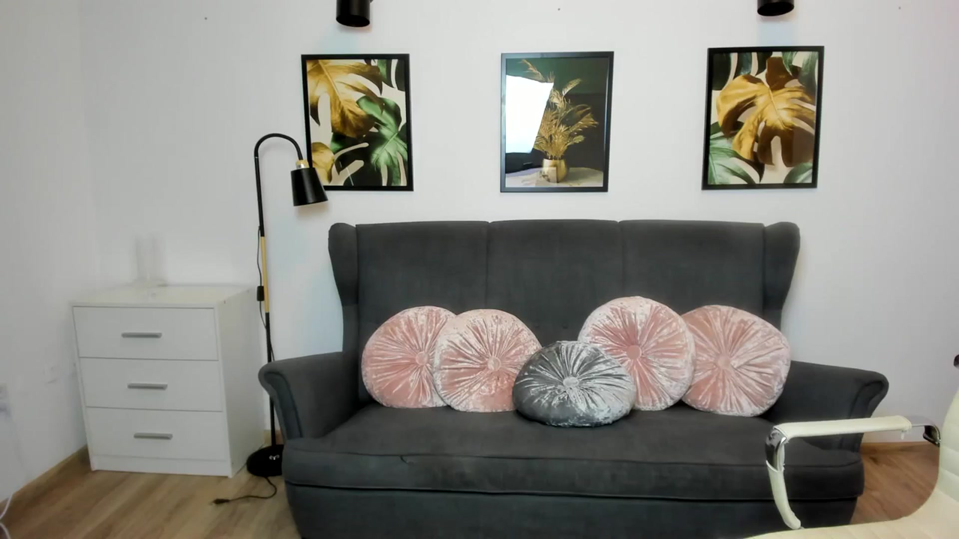 Gallery image thumbnail from PinkCorall's myfreecams stream on, 12/04/2023, 18:30 image 11 of 20