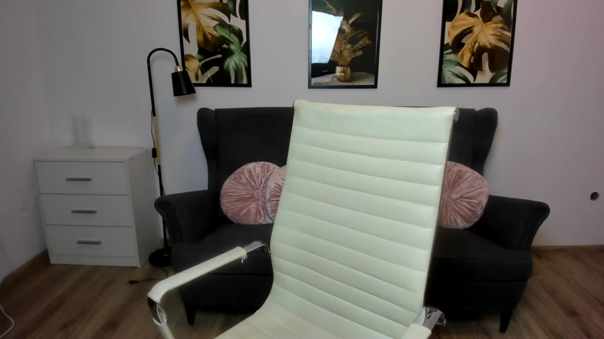 Gallery image thumbnail from PinkCorall's myfreecams stream on, 12/04/2023, 20:00 image 17 of 20
