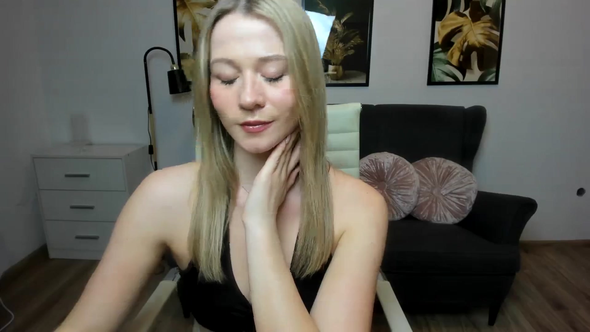 Gallery image thumbnail from PinkCorall's myfreecams stream on, 12/04/2023, 20:00 image 16 of 20