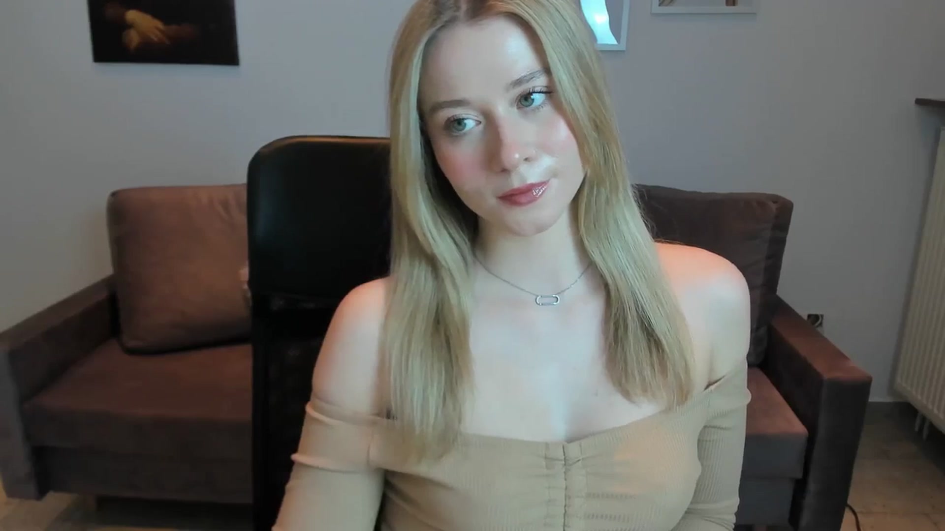 Gallery image thumbnail from PinkCorall's myfreecams stream on, 12/09/2023, 16:37 image 6 of 20