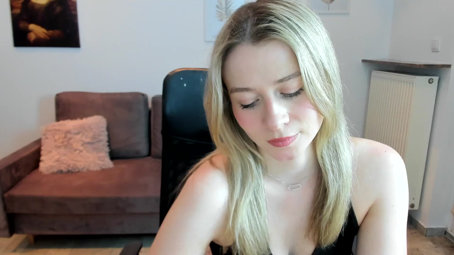 Gallery image thumbnail from PinkCorall's myfreecams stream on, 12/16/2023, 18:06 image 17 of 20