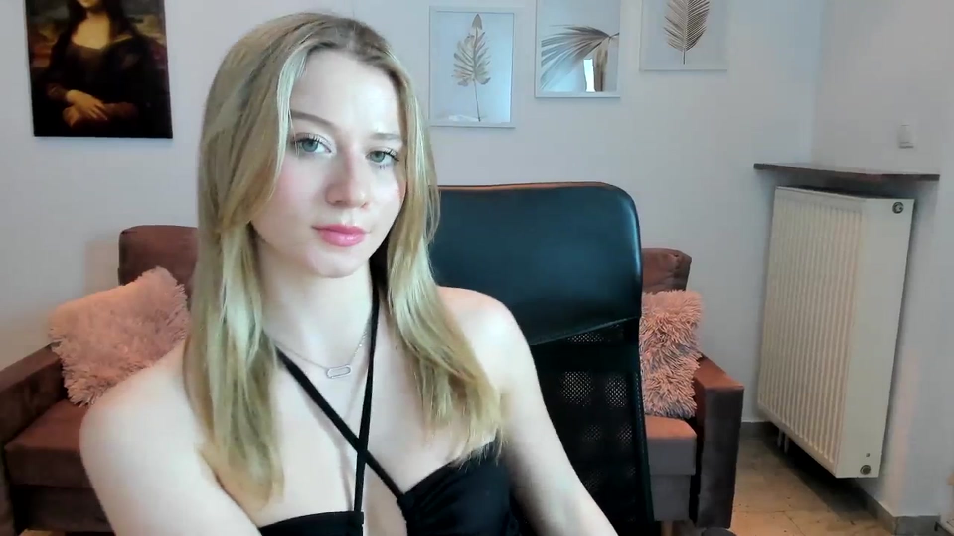 Gallery image thumbnail from PinkCorall's myfreecams stream on, 12/17/2023, 18:13 image 7 of 20
