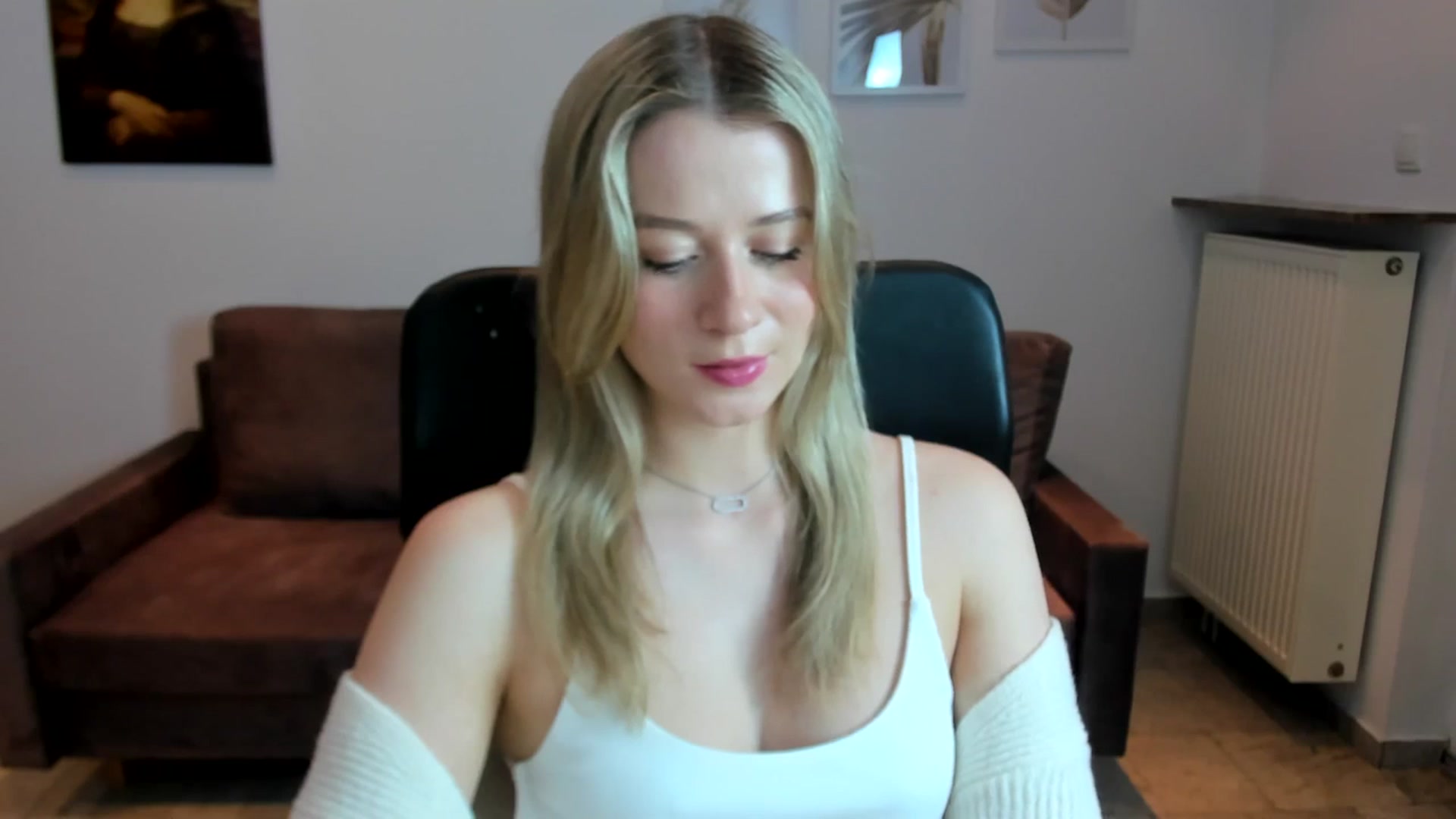 Gallery image thumbnail from PinkCorall's myfreecams stream on, 12/20/2023, 15:46 image 8 of 20