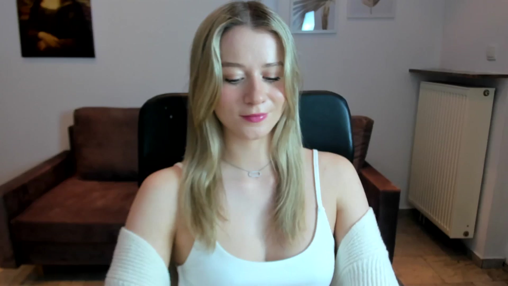 Gallery image thumbnail from PinkCorall's myfreecams stream on, 12/20/2023, 15:46 image 6 of 20