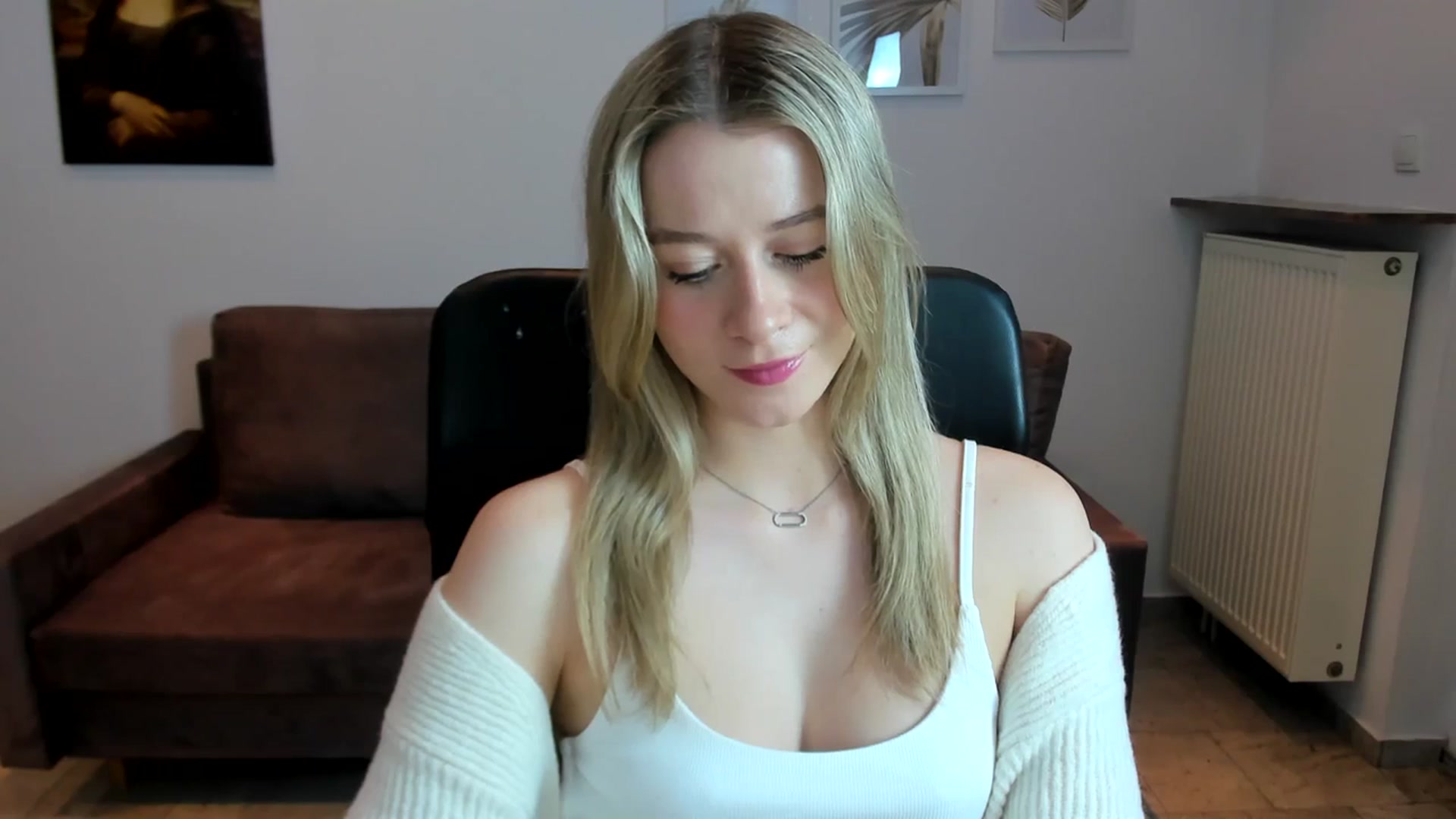 Gallery image thumbnail from PinkCorall's myfreecams stream on, 12/20/2023, 15:46 image 16 of 20