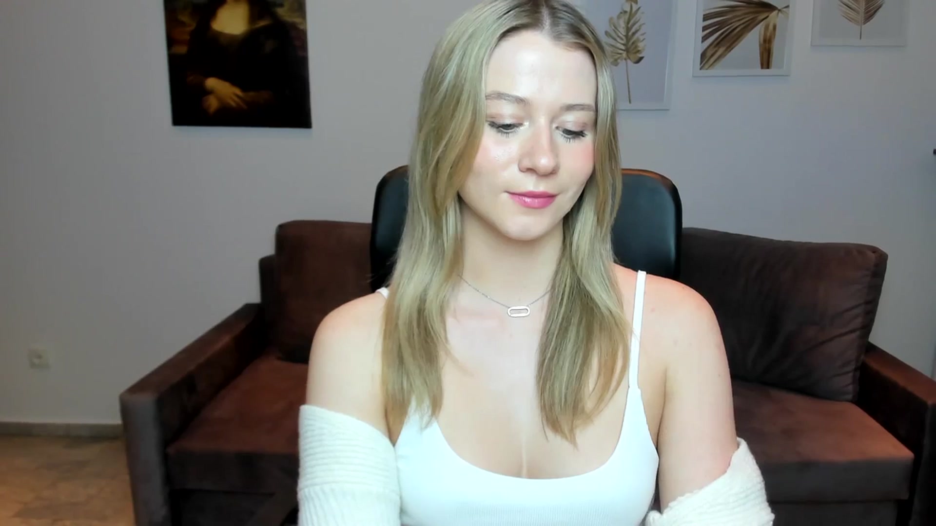 Gallery image thumbnail from PinkCorall's myfreecams stream on, 12/20/2023, 19:38 image 6 of 20
