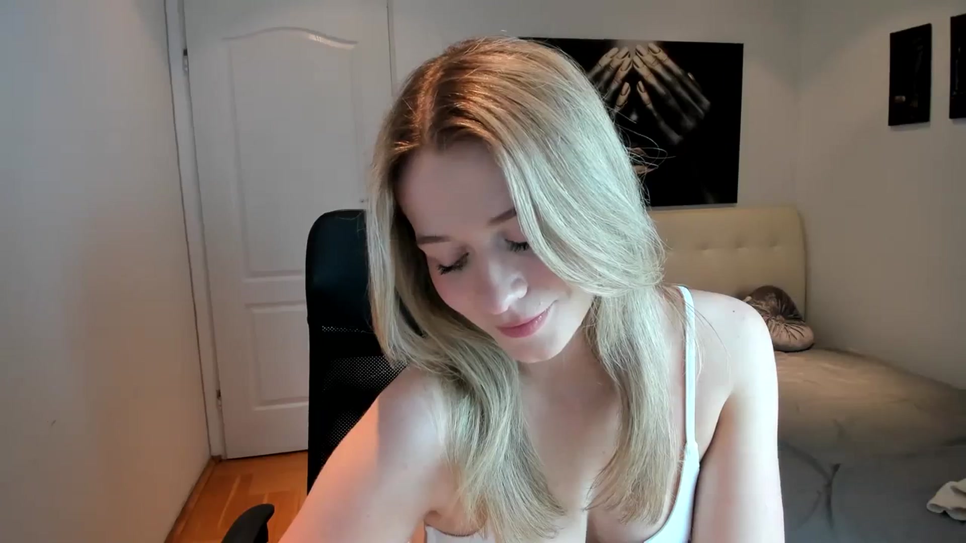 Gallery image thumbnail from PinkCorall's myfreecams stream on, 12/28/2023, 17:13 image 19 of 20