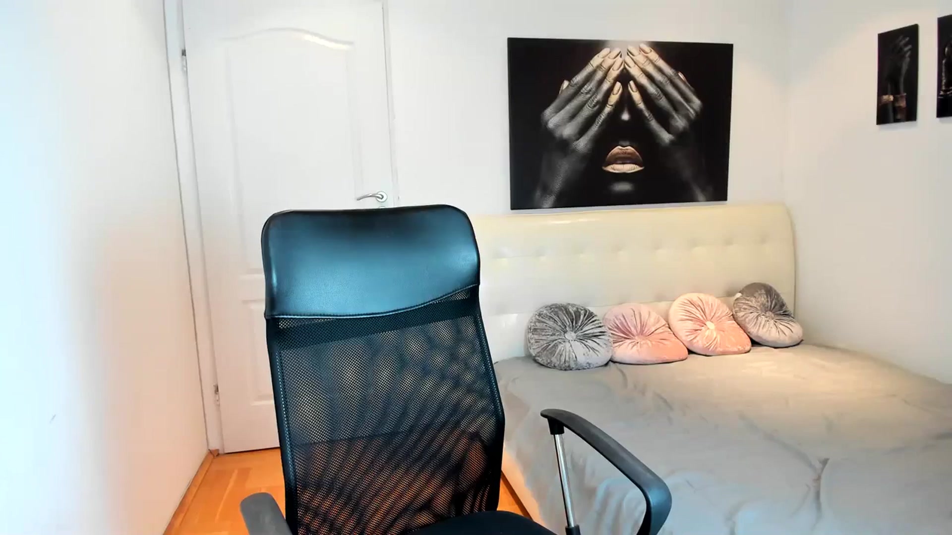 Gallery image thumbnail from PinkCorall's myfreecams stream on, 12/28/2023, 17:13 image 8 of 20