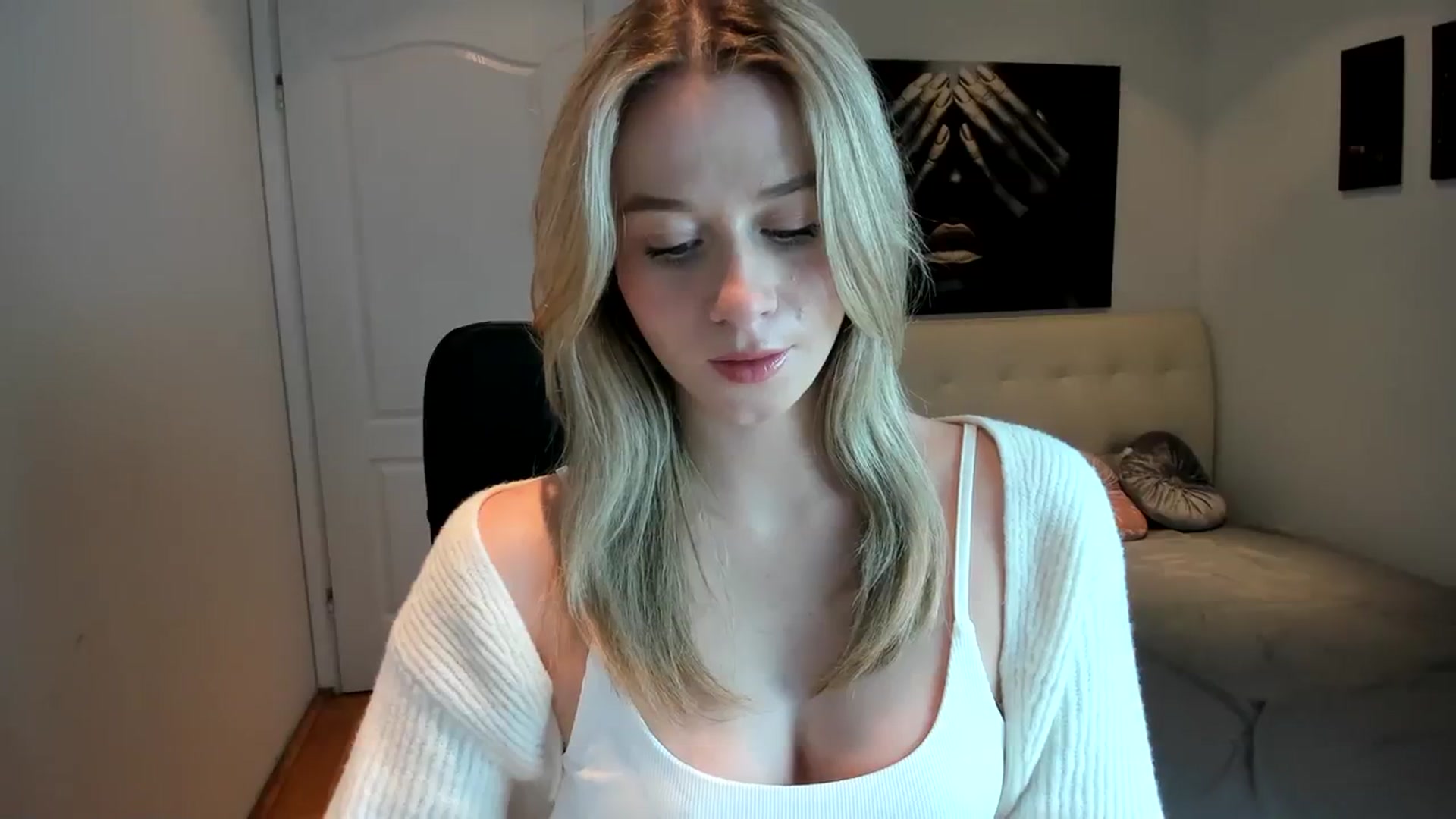 Gallery image thumbnail from PinkCorall's myfreecams stream on, 12/28/2023, 18:42 image 4 of 20