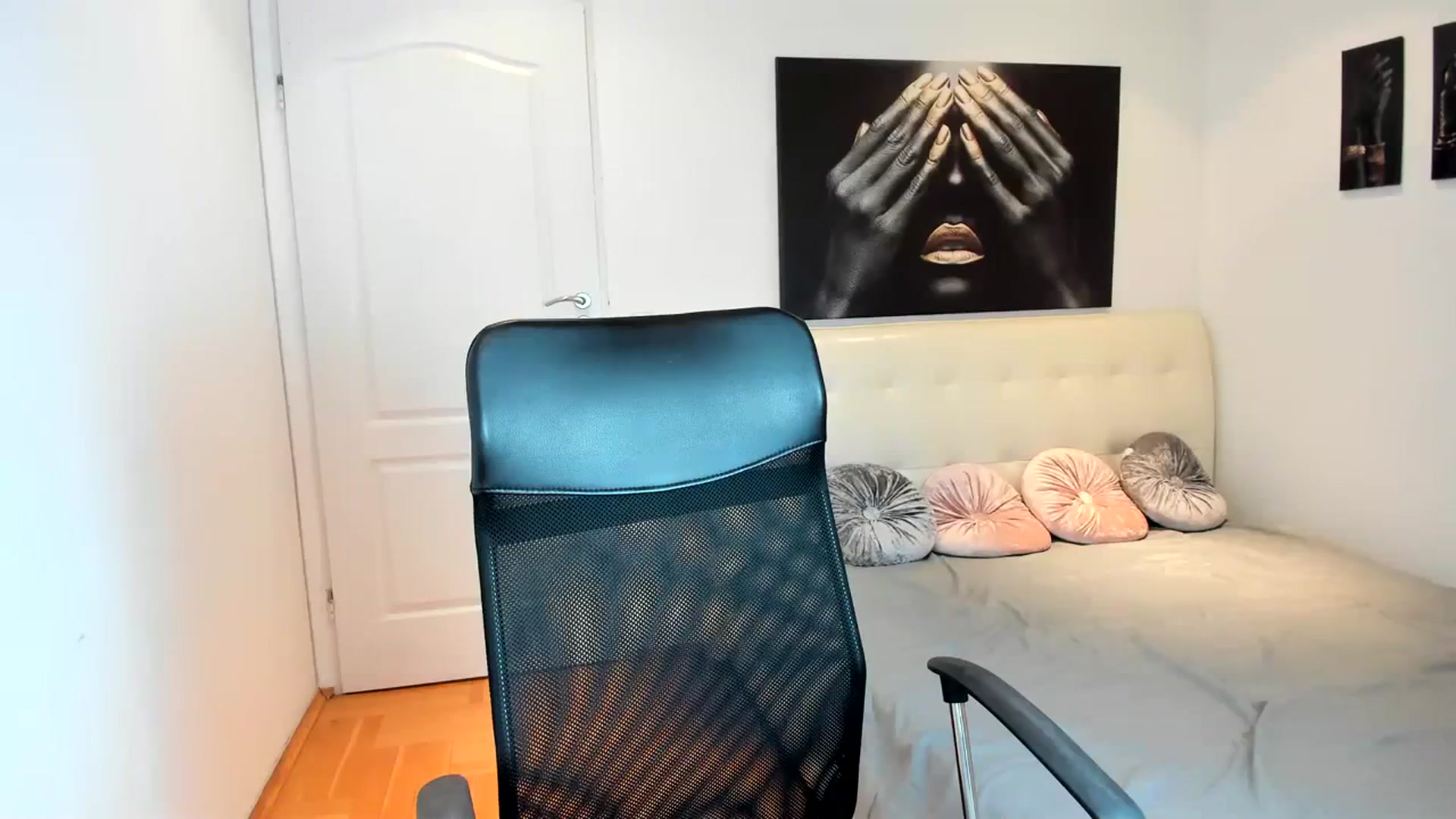 Gallery image thumbnail from PinkCorall's myfreecams stream on, 12/28/2023, 18:42 image 15 of 20