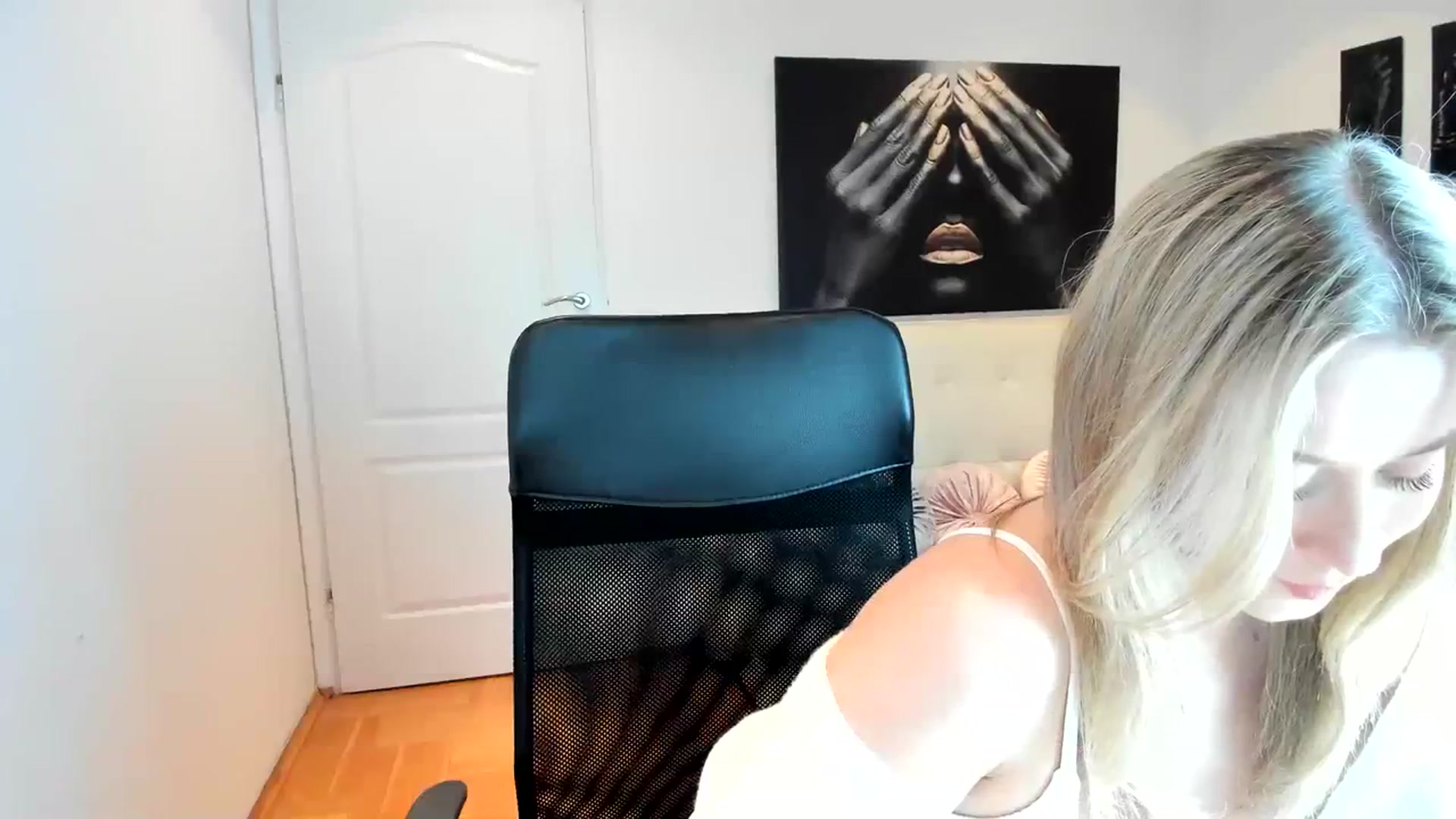 Gallery image thumbnail from PinkCorall's myfreecams stream on, 12/28/2023, 18:42 image 7 of 20