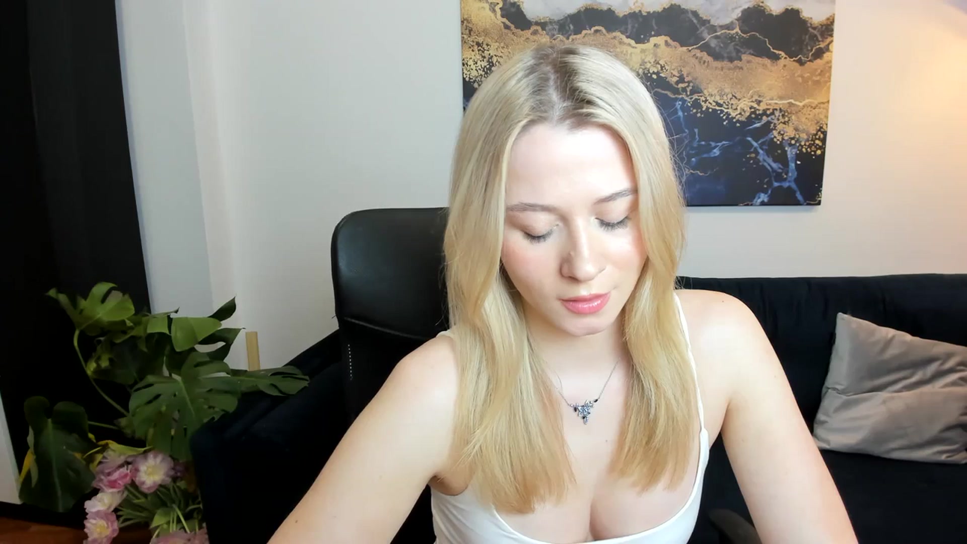 Gallery image thumbnail from PinkCorall's myfreecams stream on, 04/10/2024, 14:46 image 15 of 20