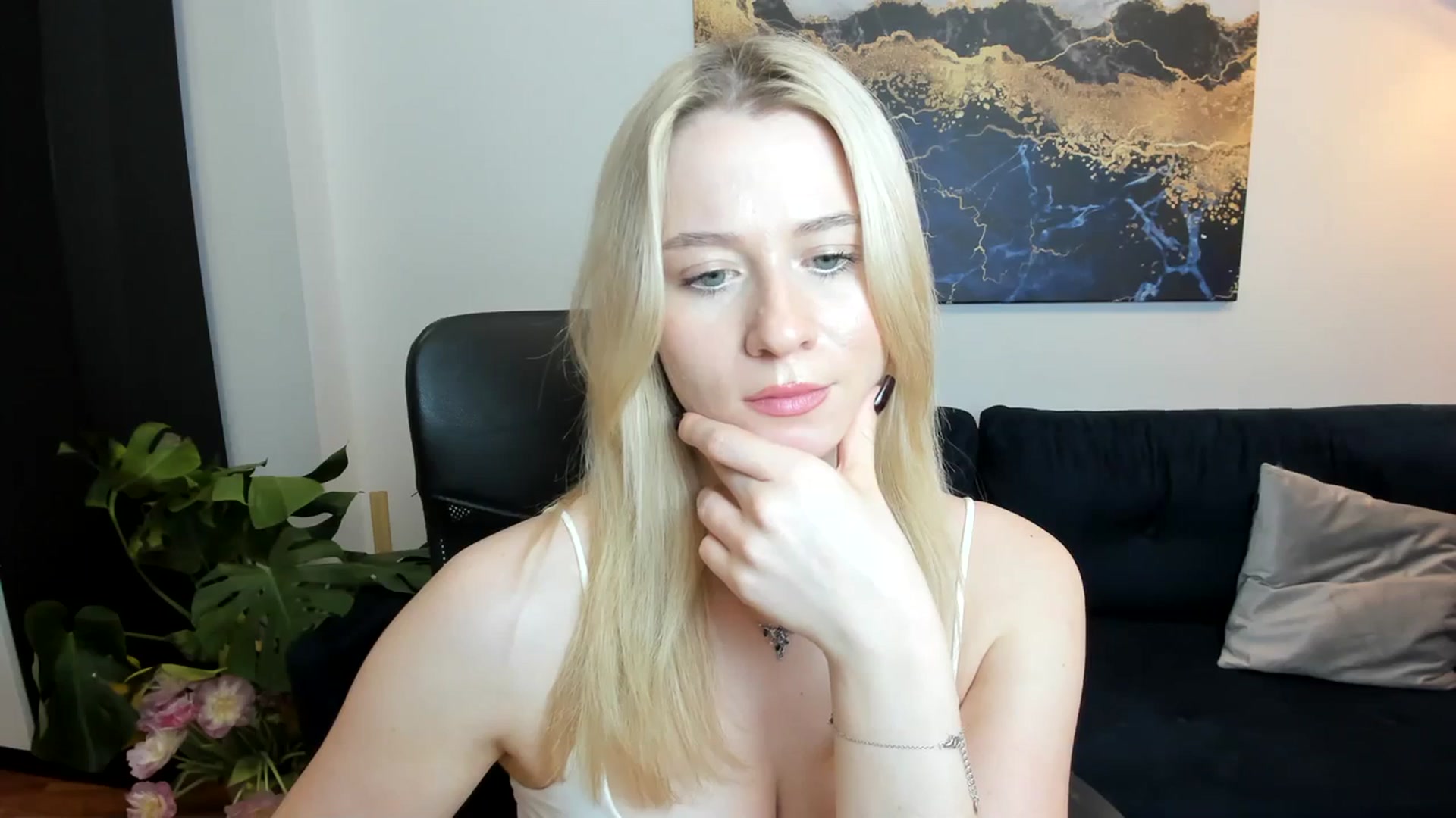 Gallery image thumbnail from PinkCorall's myfreecams stream on, 04/10/2024, 19:32 image 8 of 20