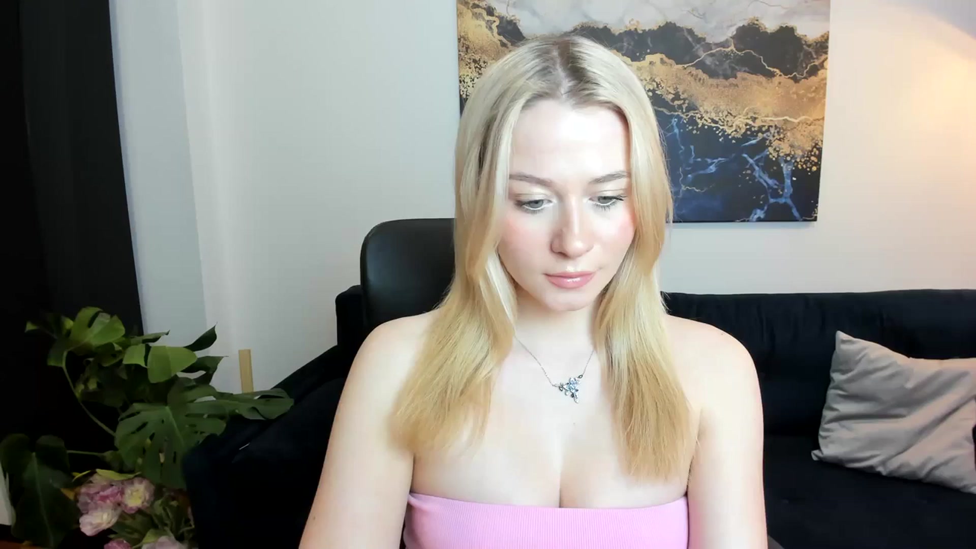 Gallery image thumbnail from PinkCorall's myfreecams stream on, 04/11/2024, 13:20 image 17 of 20