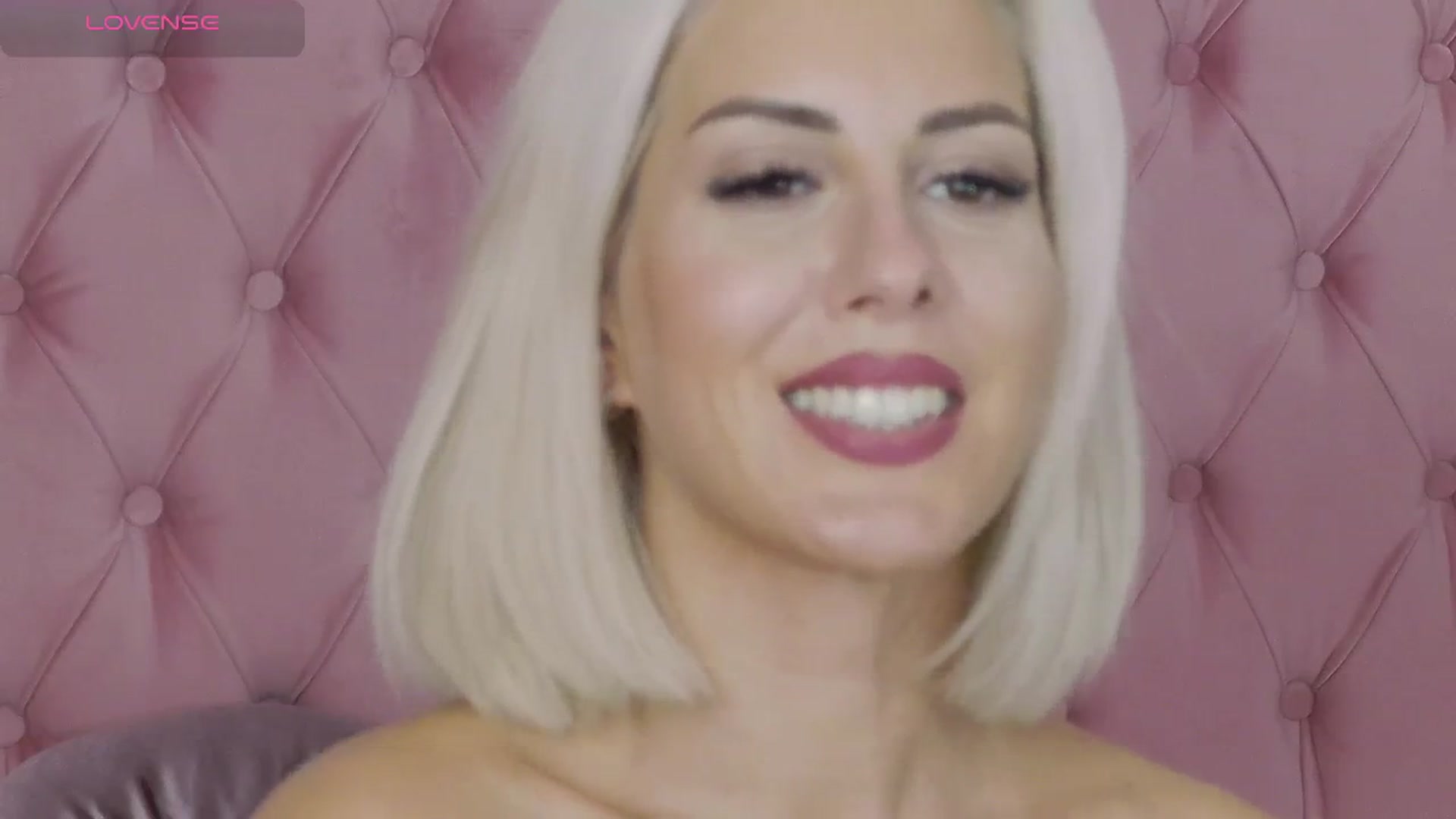 Gallery image thumbnail from PinkSexxe's myfreecams stream on, 10/16/2025, 16:42 image 17 of 20