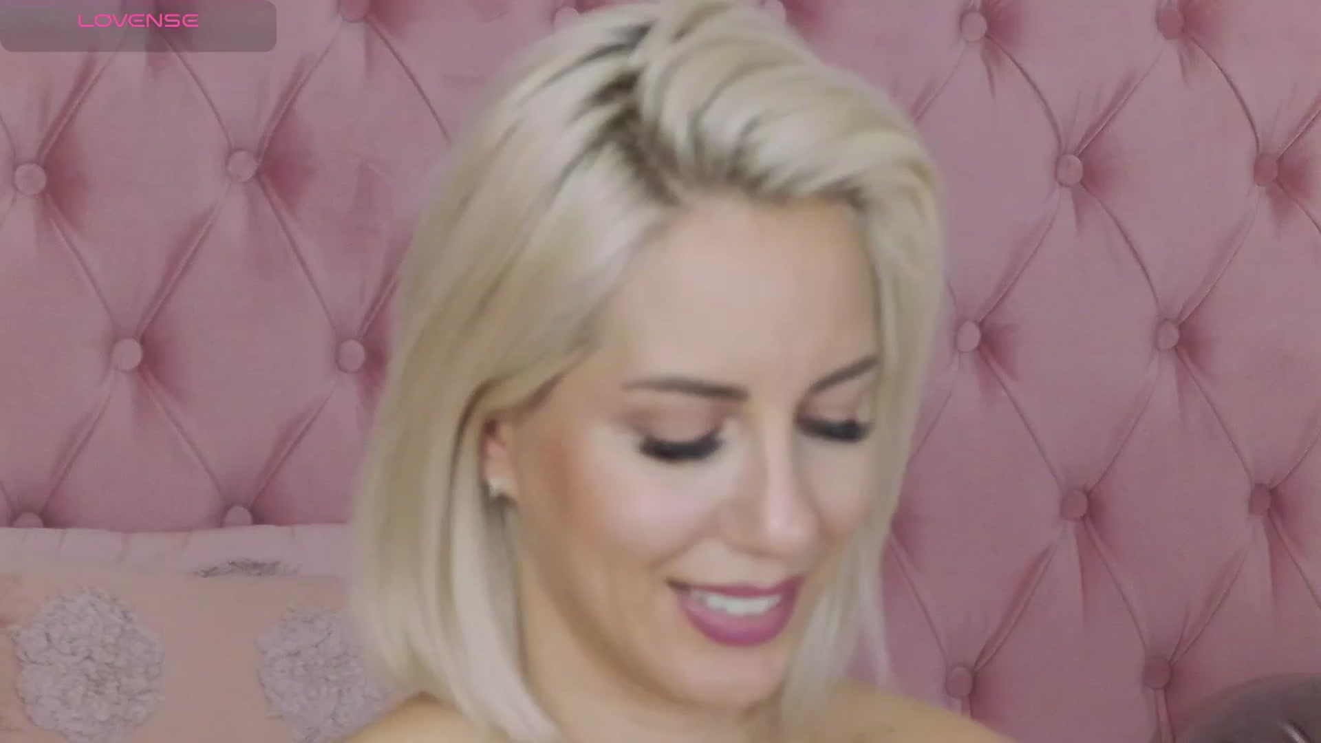 Gallery image thumbnail from PinkSexxe's myfreecams stream on, 10/19/2025, 14:42 image 8 of 20