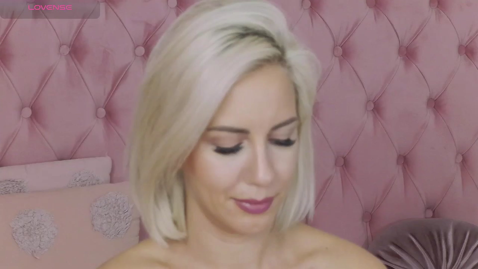Gallery image thumbnail from PinkSexxe's myfreecams stream on, 10/19/2025, 15:43 image 14 of 20