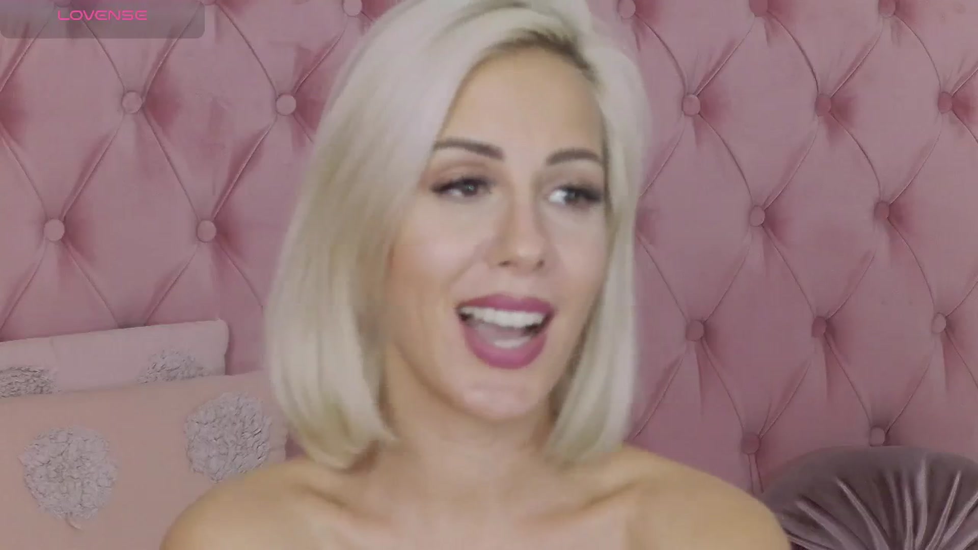 Gallery image thumbnail from PinkSexxe's myfreecams stream on, 10/19/2025, 15:43 image 17 of 20