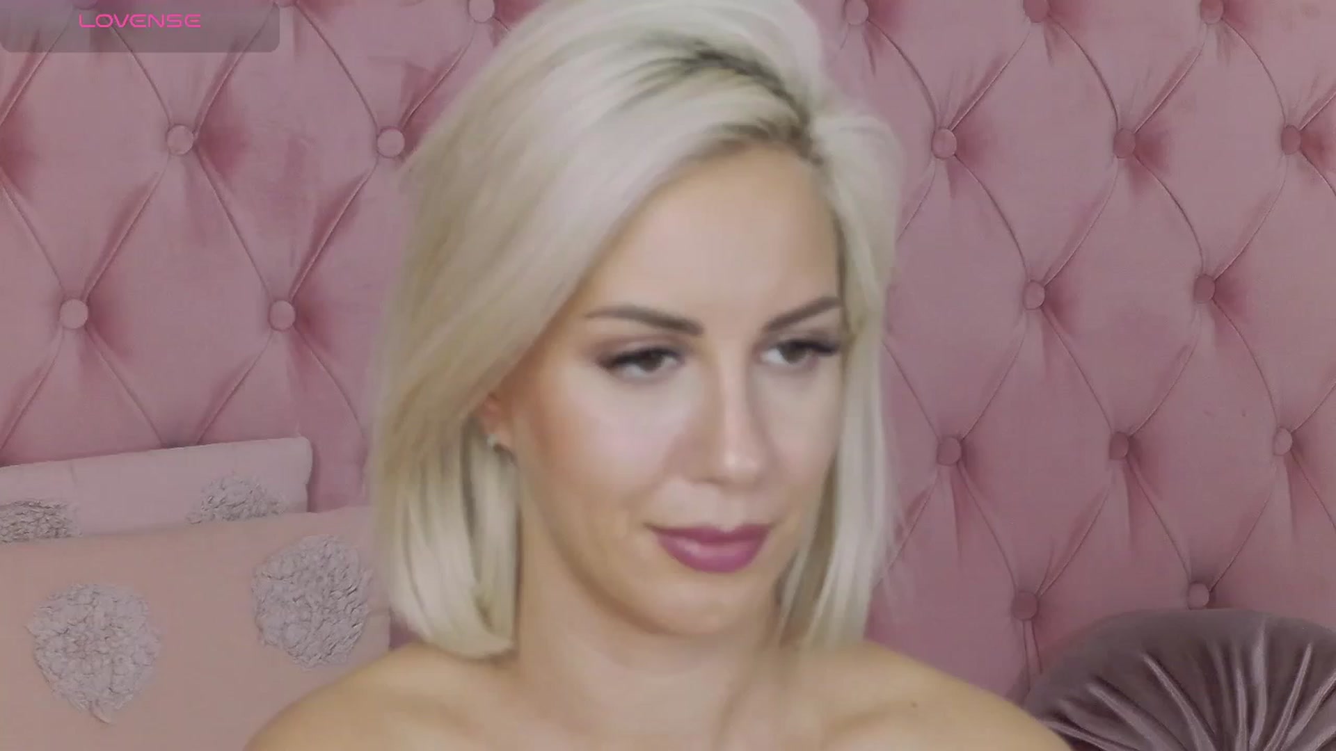 Gallery image thumbnail from PinkSexxe's myfreecams stream on, 10/19/2025, 15:43 image 13 of 20