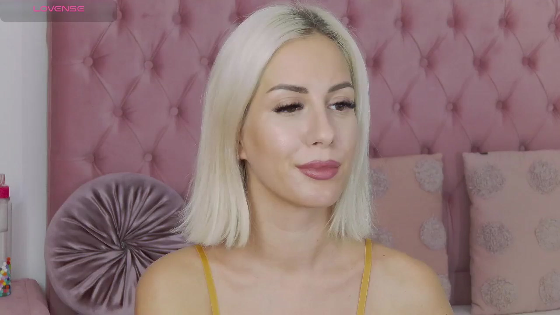 Gallery image thumbnail from PinkSexxe's myfreecams stream on, 10/27/2025, 16:38 image 11 of 20