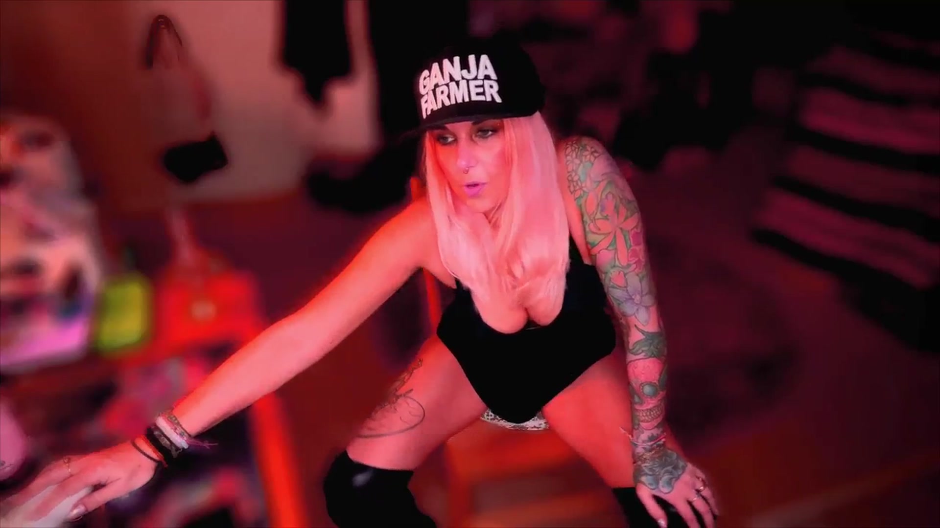 Gallery image thumbnail from PinkSmokeShow's myfreecams stream on, 11/16/2023, 10:40 image 16 of 20