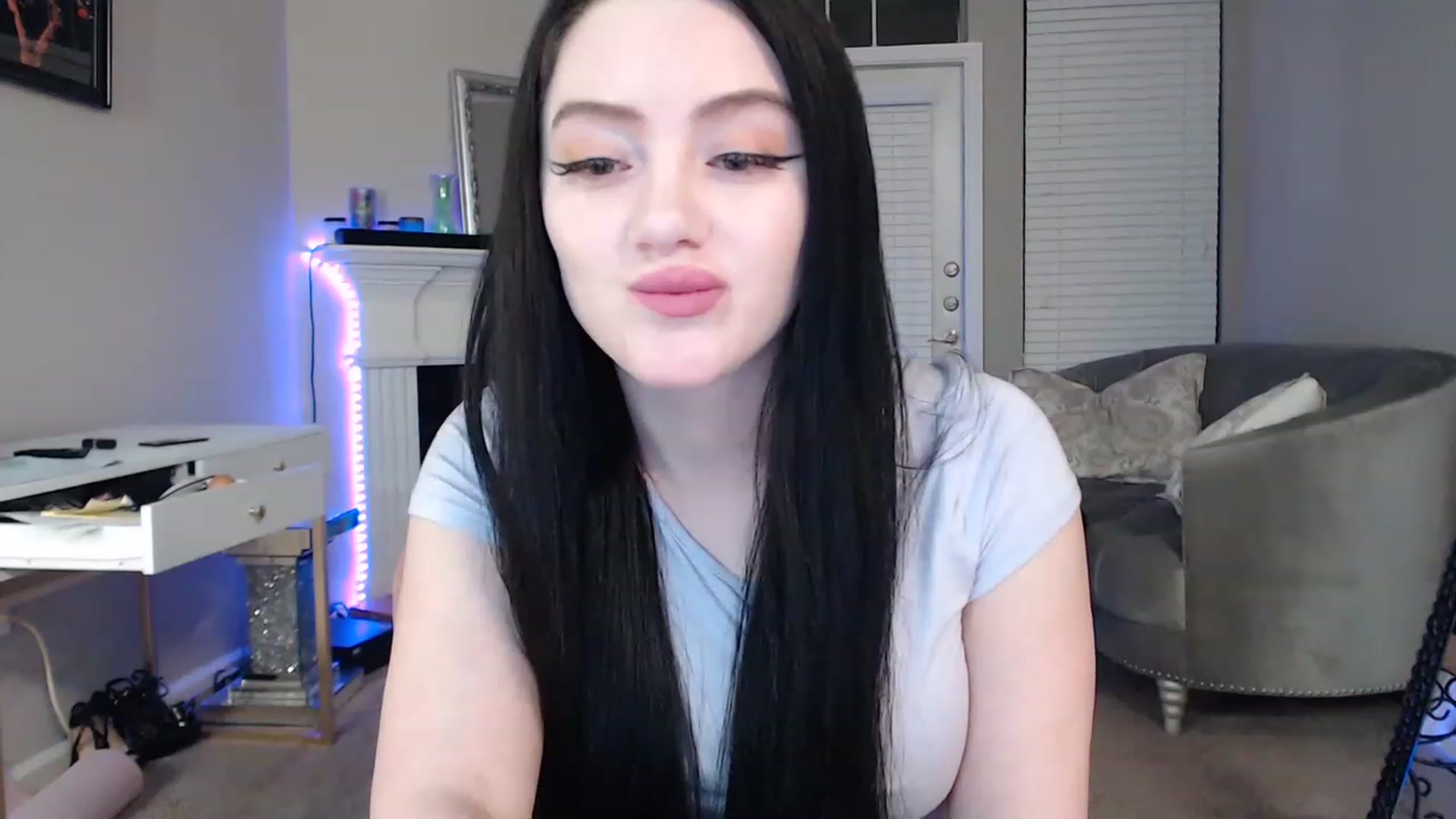 Gallery image thumbnail from Pink_Fawnnie_'s myfreecams stream on, 01/06/2023, 10:41 image 3 of 20