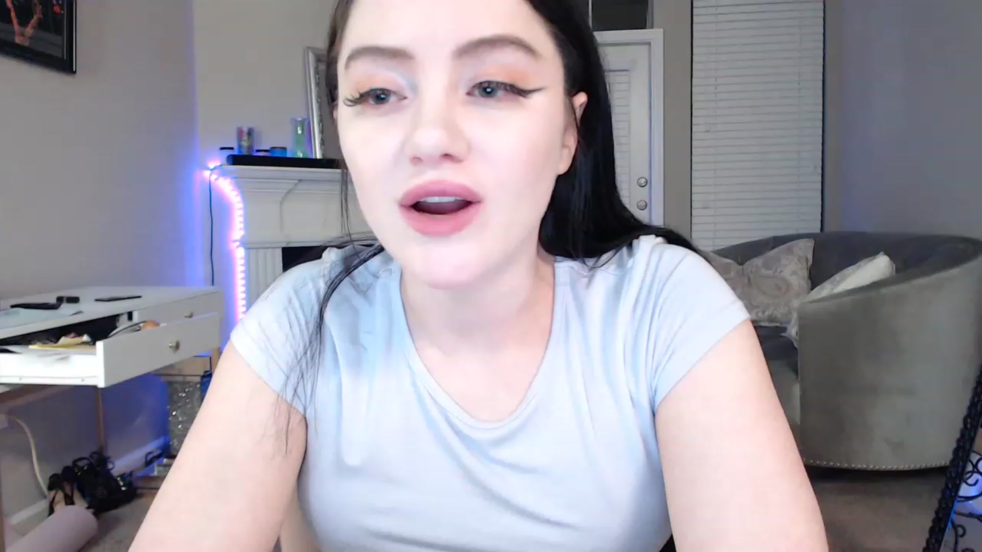Gallery image thumbnail from Pink_Fawnnie_'s myfreecams stream on, 01/06/2023, 10:41 image 2 of 20