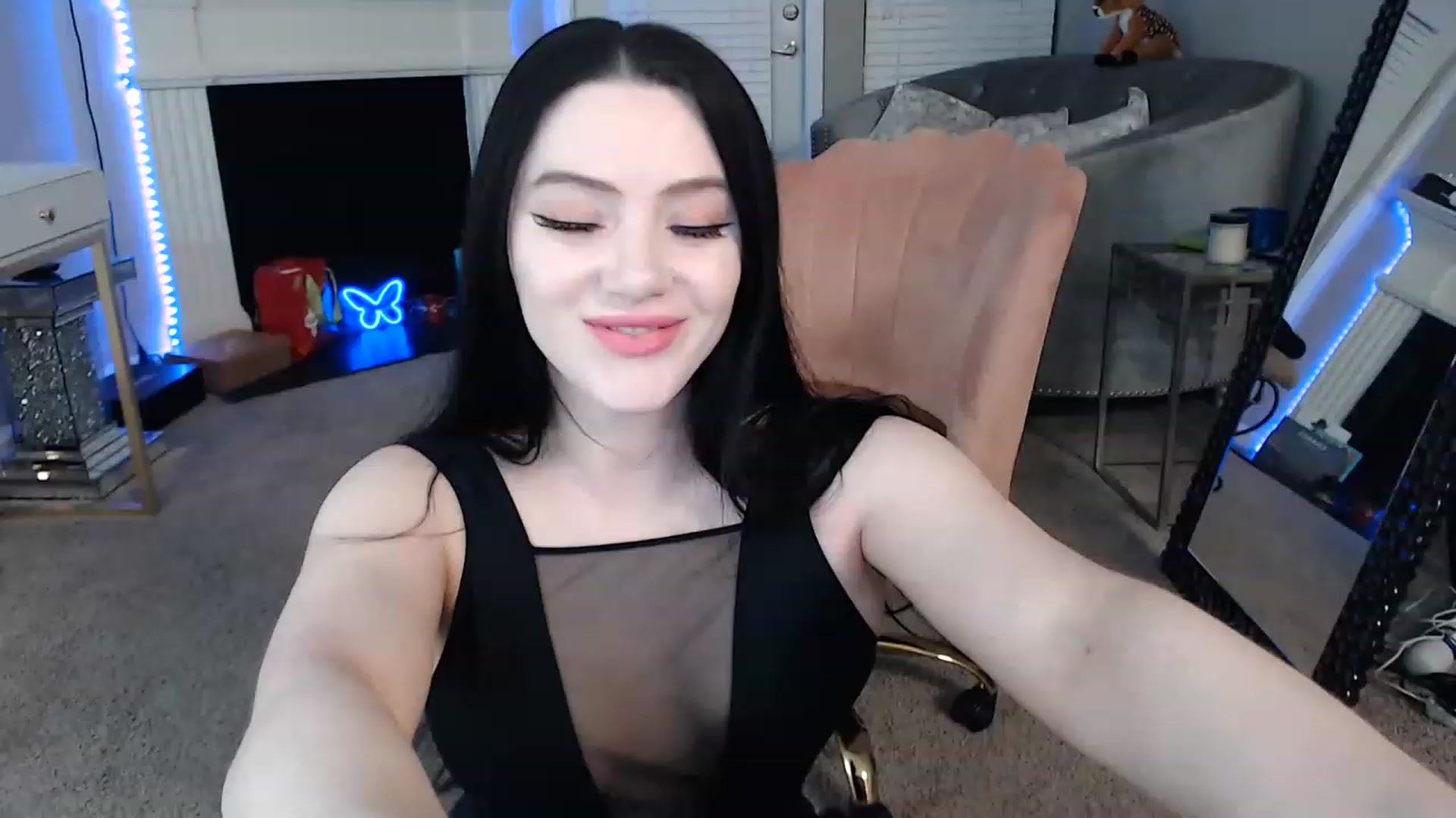 Gallery image thumbnail from Pink_Fawnnie_'s myfreecams stream on, 01/07/2023, 05:23 image 3 of 20