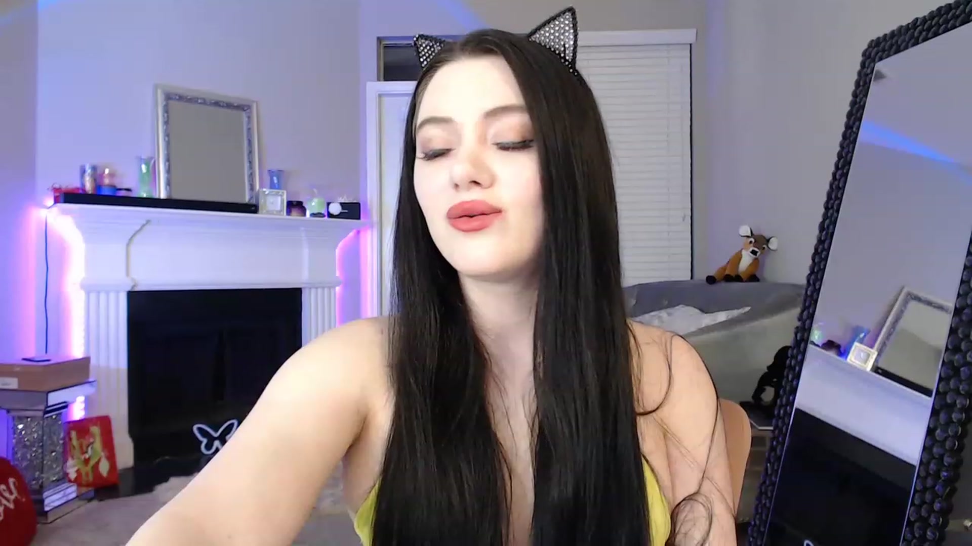 Gallery image thumbnail from Pink_Fawnnie_'s myfreecams stream on, 02/05/2023, 04:24 image 13 of 20