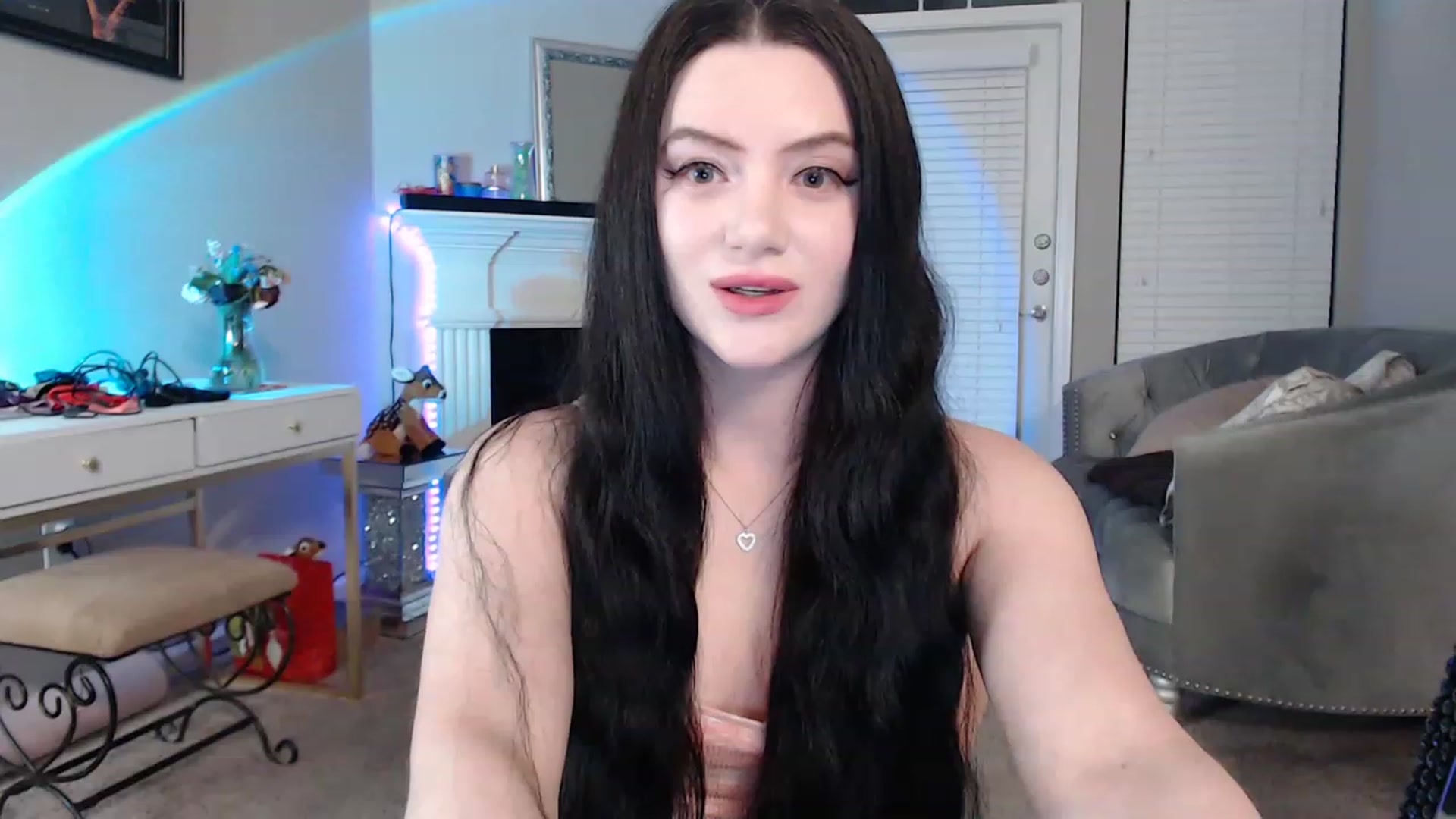 Gallery image thumbnail from Pink_Fawnnie_'s myfreecams stream on, 03/03/2023, 09:45 image 13 of 20