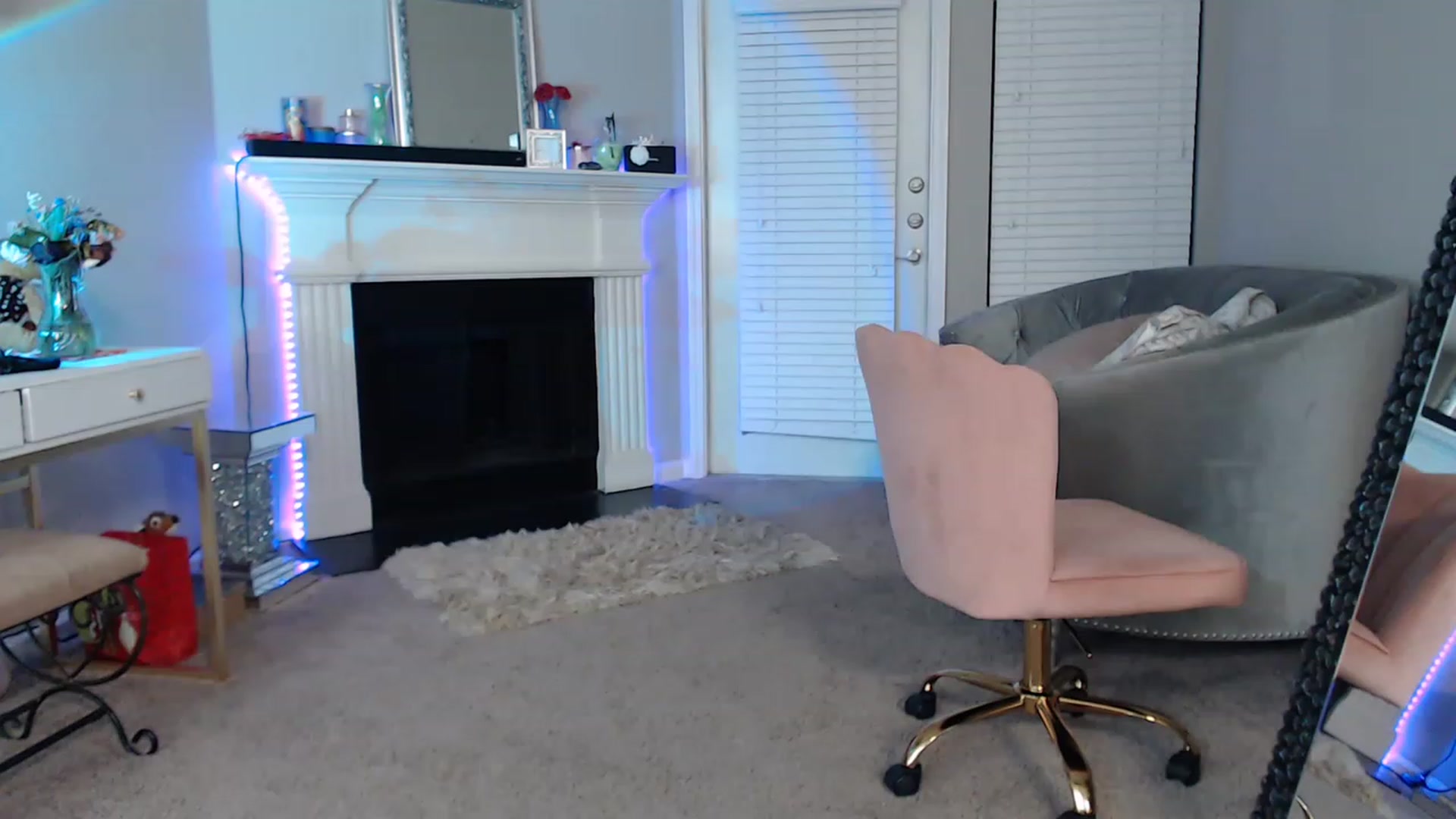 Gallery image thumbnail from Pink_Fawnnie_'s myfreecams stream on, 03/03/2023, 11:57 image 15 of 20