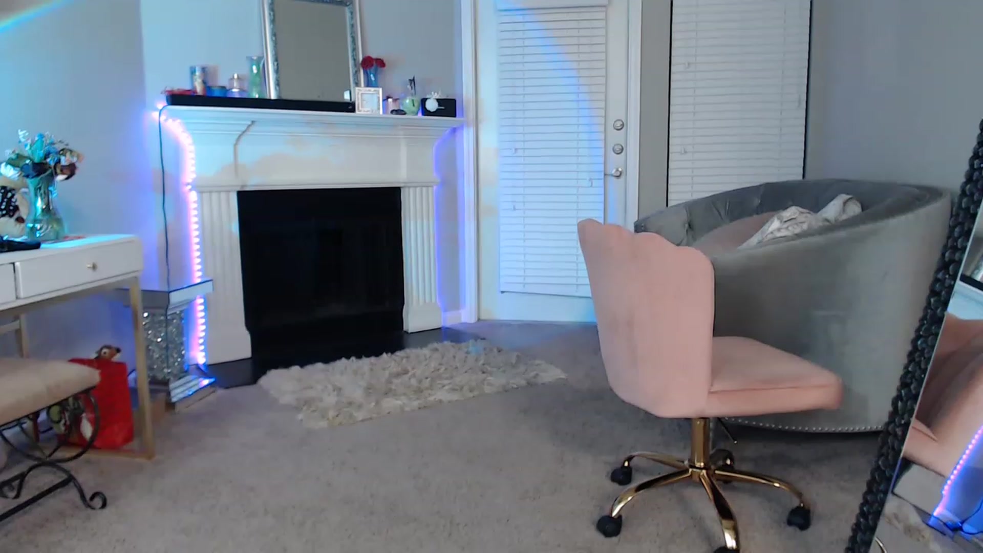 Gallery image thumbnail from Pink_Fawnnie_'s myfreecams stream on, 03/03/2023, 11:57 image 16 of 20