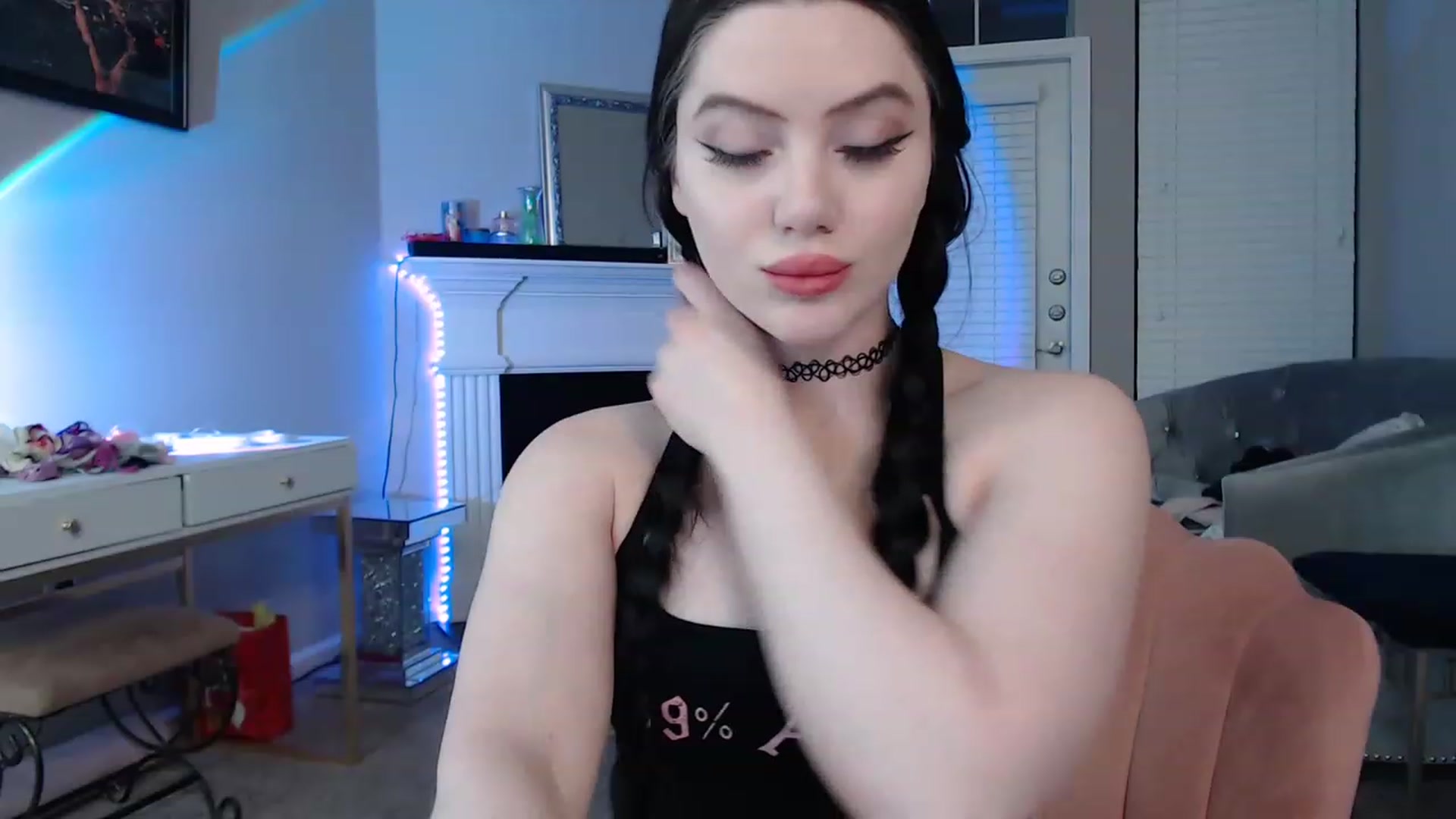 Gallery image thumbnail from Pink_Fawnnn's myfreecams stream on, 03/17/2023, 07:03 image 3 of 20
