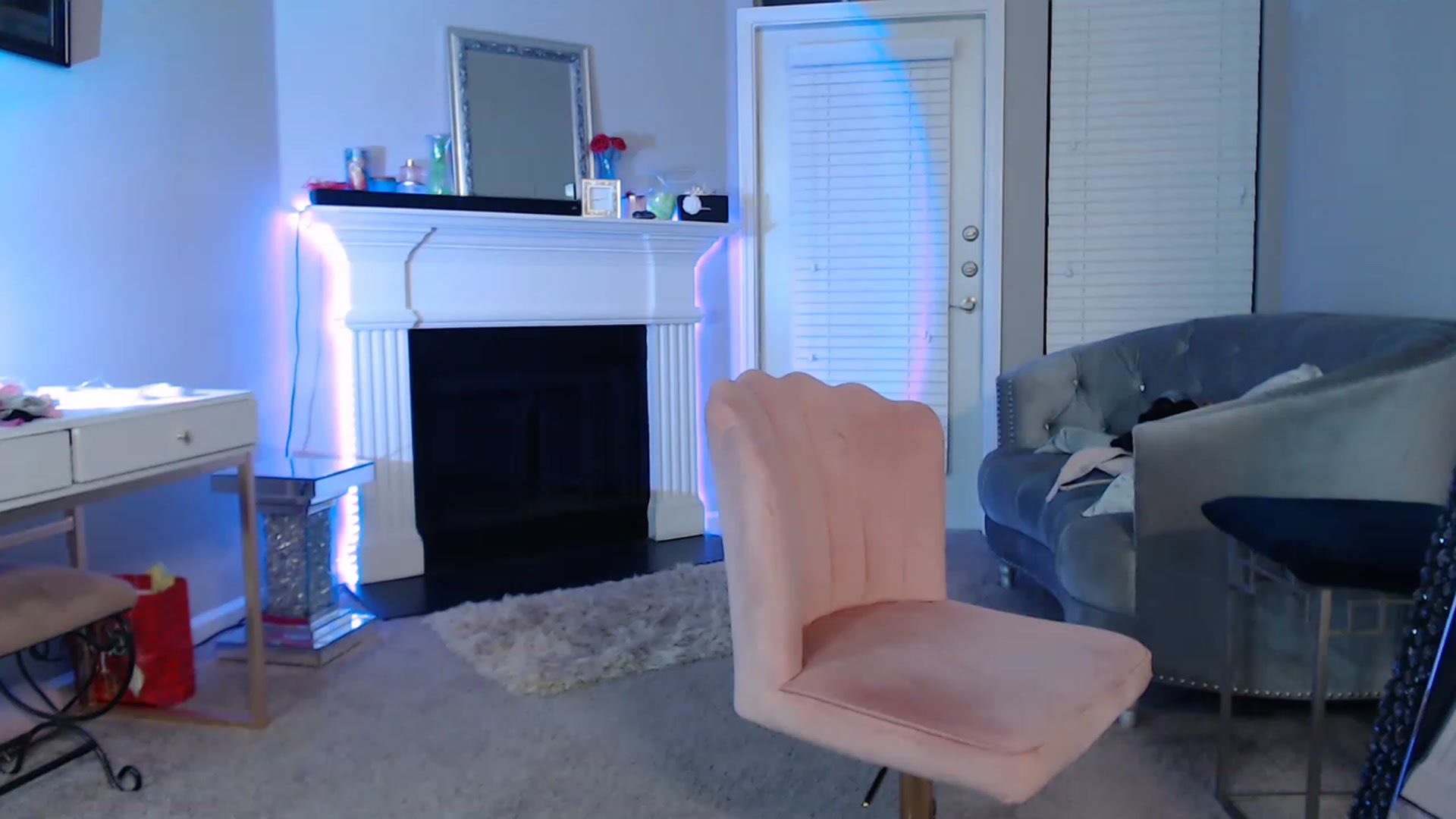 Gallery image thumbnail from Pink_Fawnnn's myfreecams stream on, 03/17/2023, 07:03 image 17 of 20