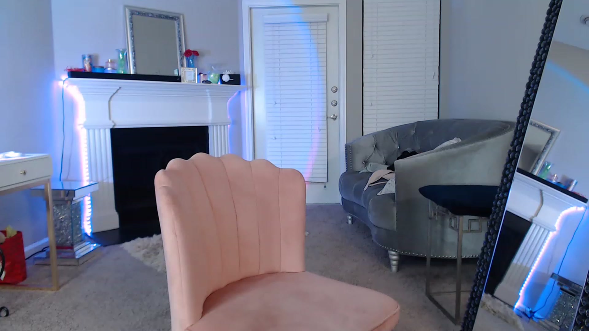 Gallery image thumbnail from Pink_Fawnnn's myfreecams stream on, 03/17/2023, 07:03 image 14 of 20