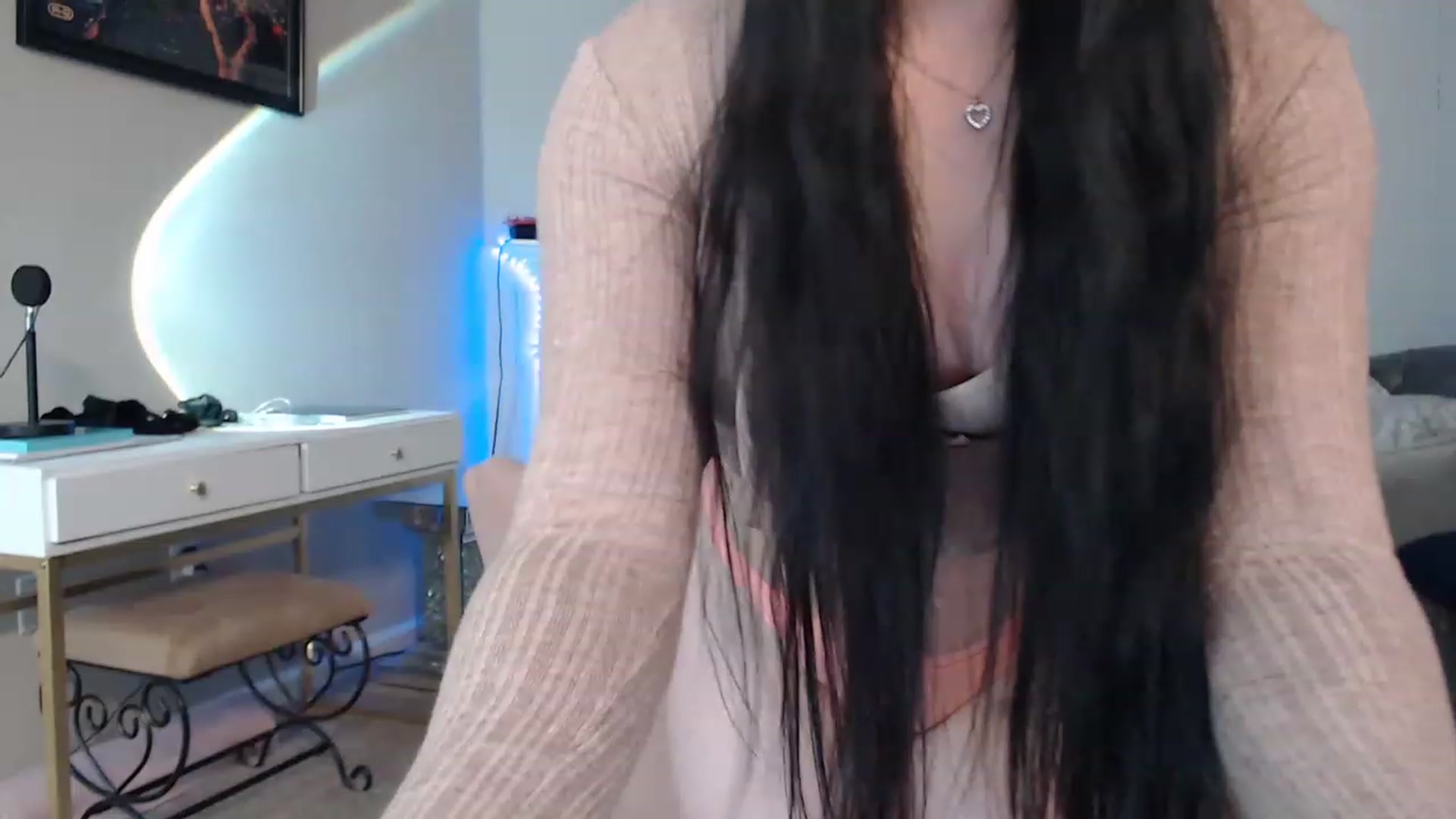 Gallery image thumbnail from Pink_Fawnnn's myfreecams stream on, 03/22/2023, 08:07 image 3 of 20