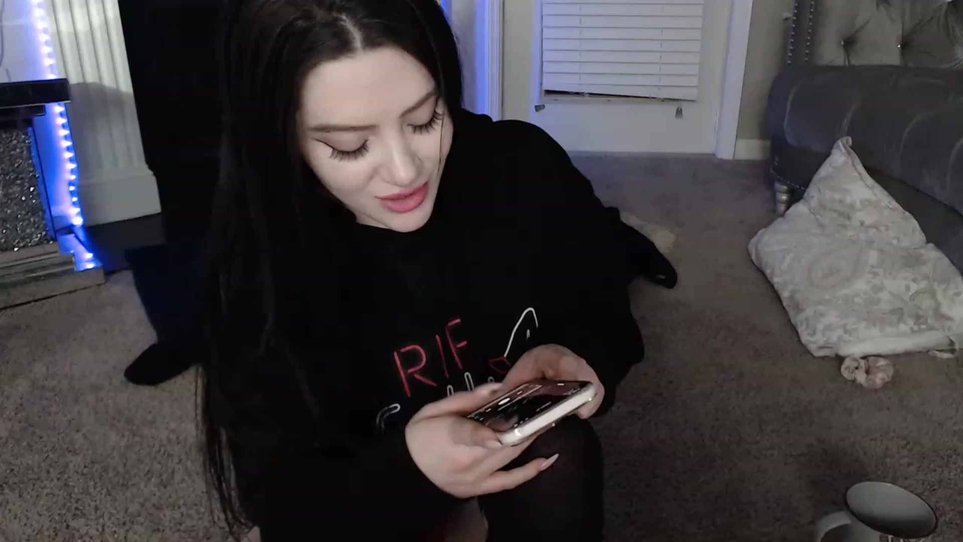 Gallery image thumbnail from Pink_Fawnnn's myfreecams stream on, 03/22/2023, 11:39 image 7 of 20